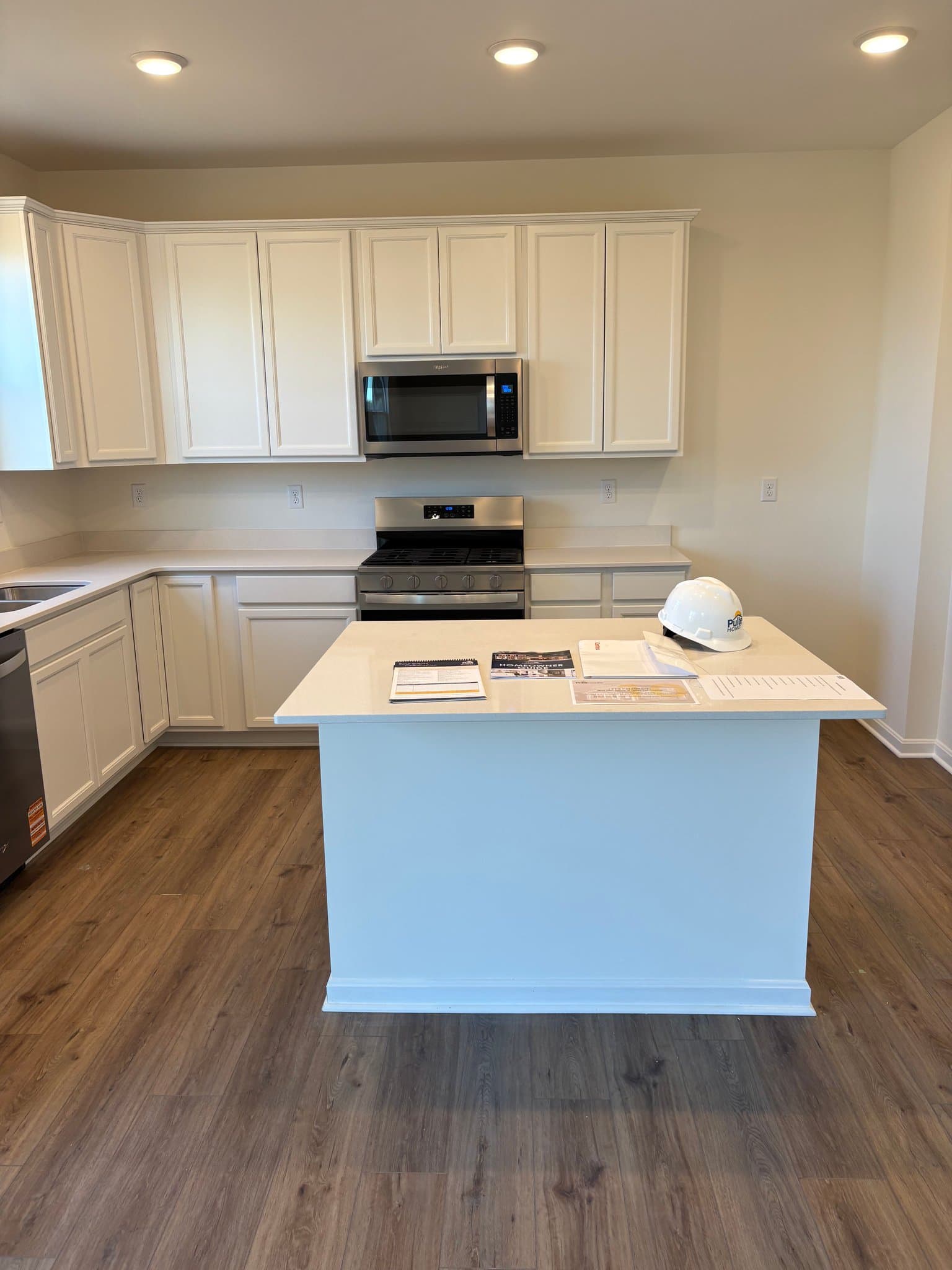 Louisville House: 6814 Oak Rock Dr