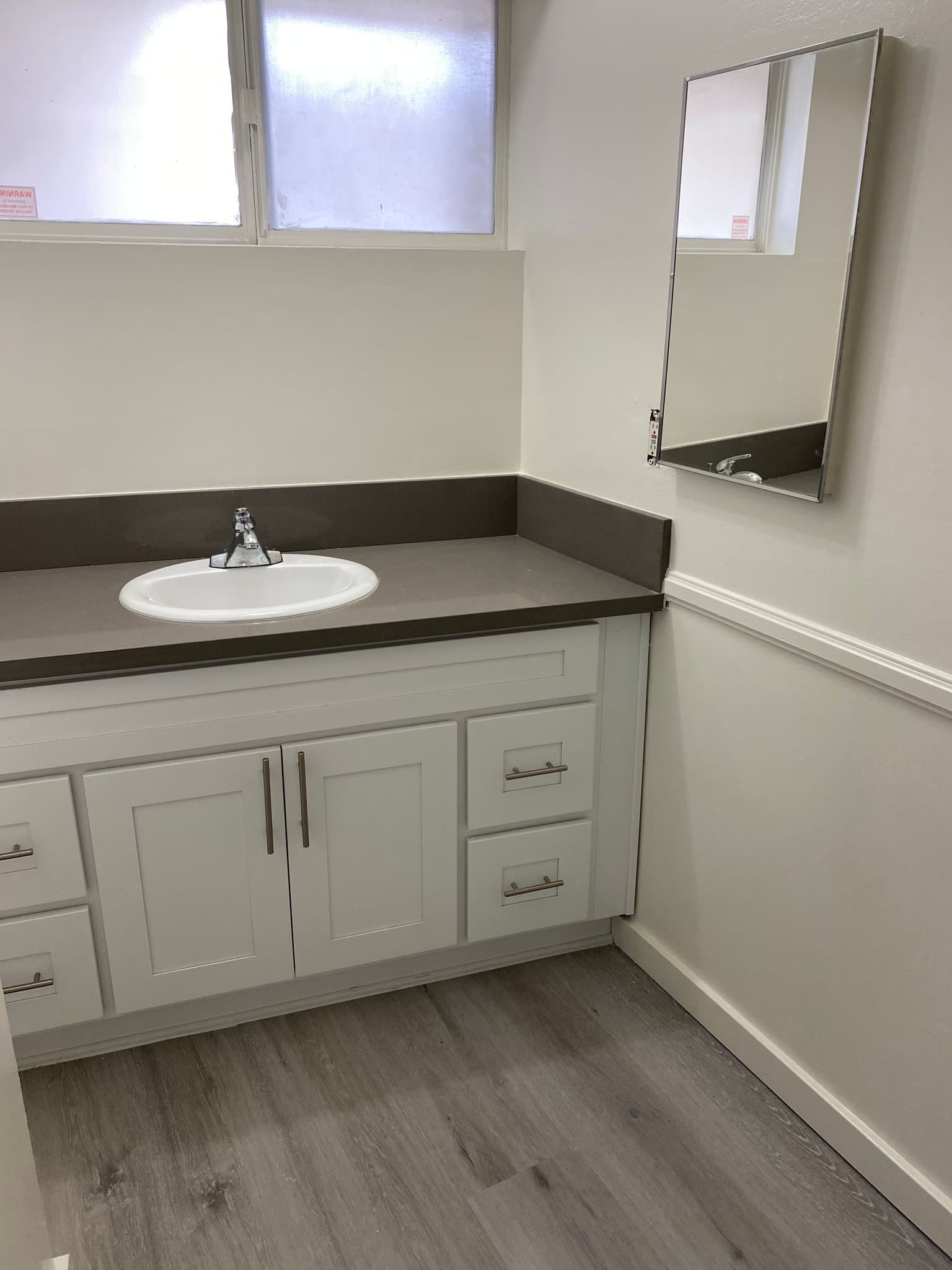Los Angeles Apartment: 7100 Hillside Ave