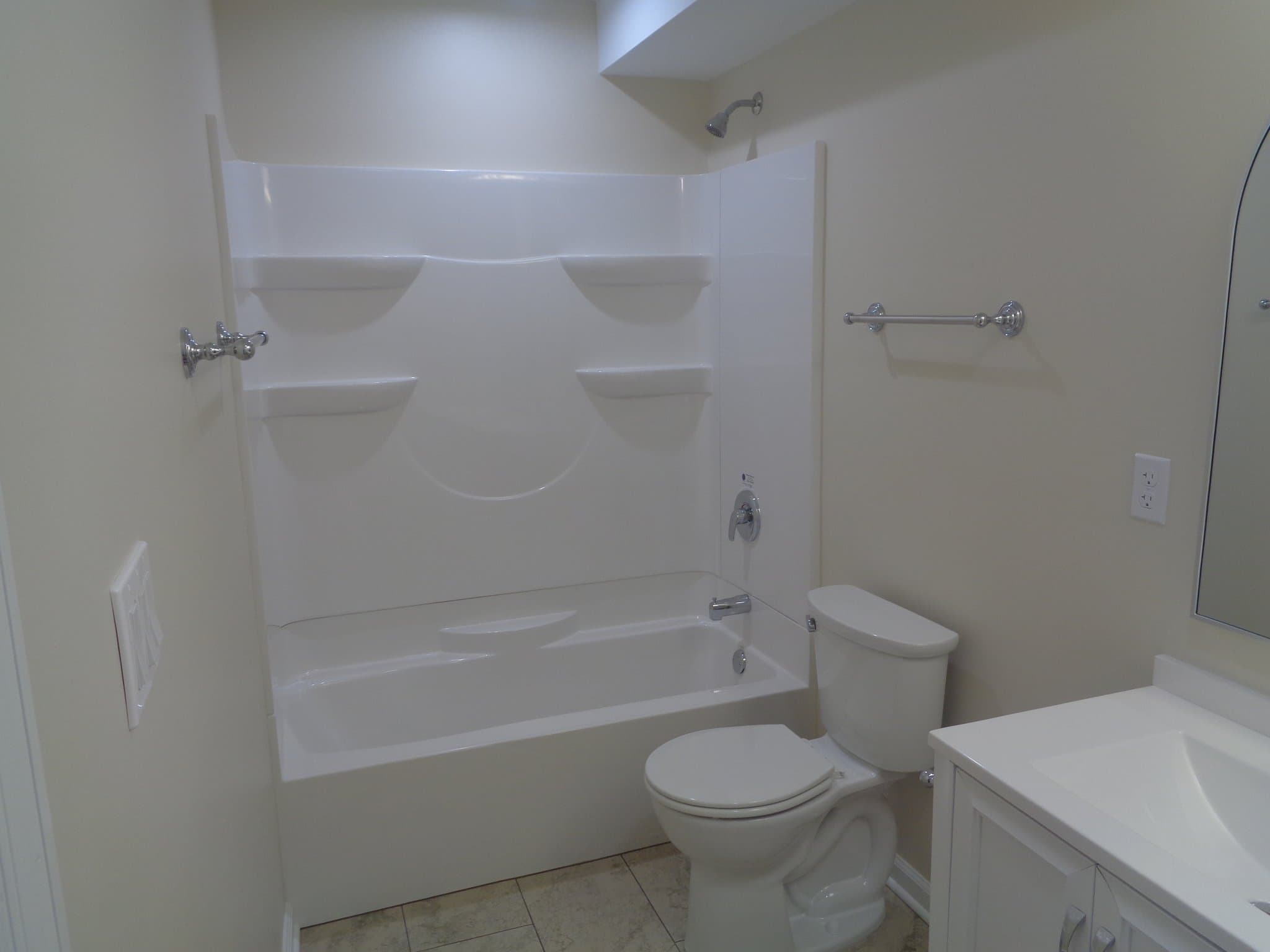 Joliet Apartment: 115 Essington Rd