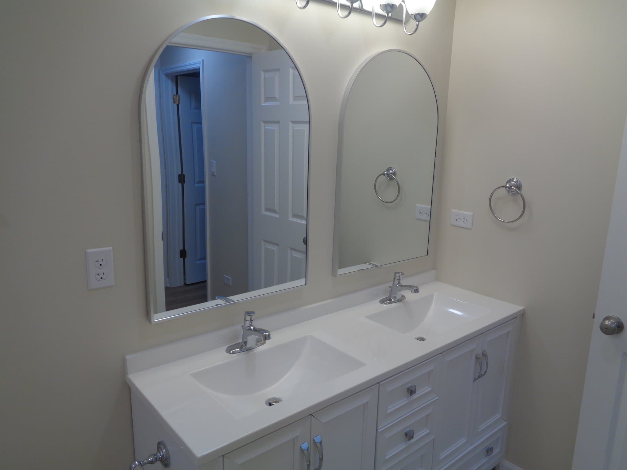 Joliet Apartment: 115 Essington Rd