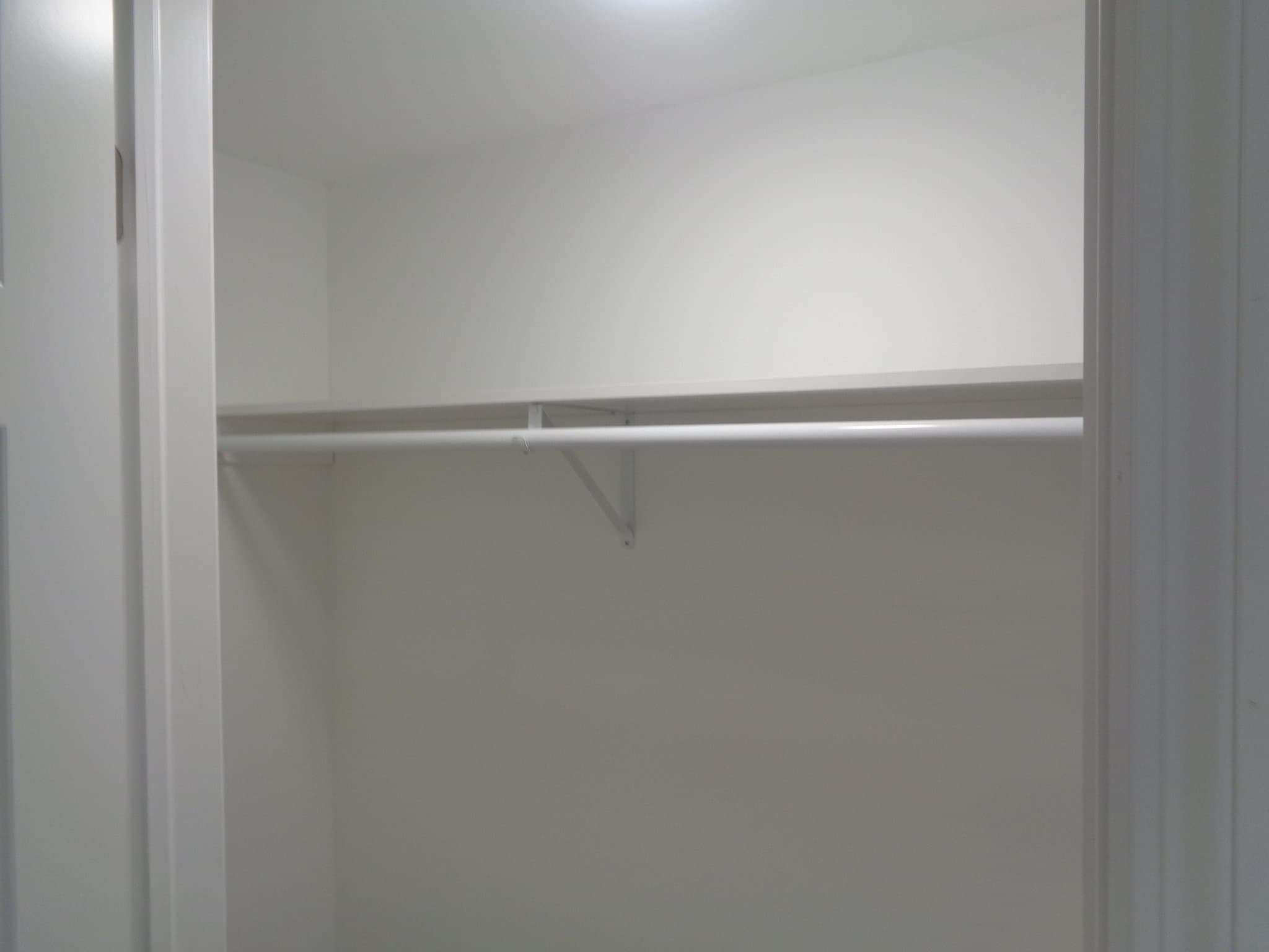 Joliet Apartment: 115 Essington Rd
