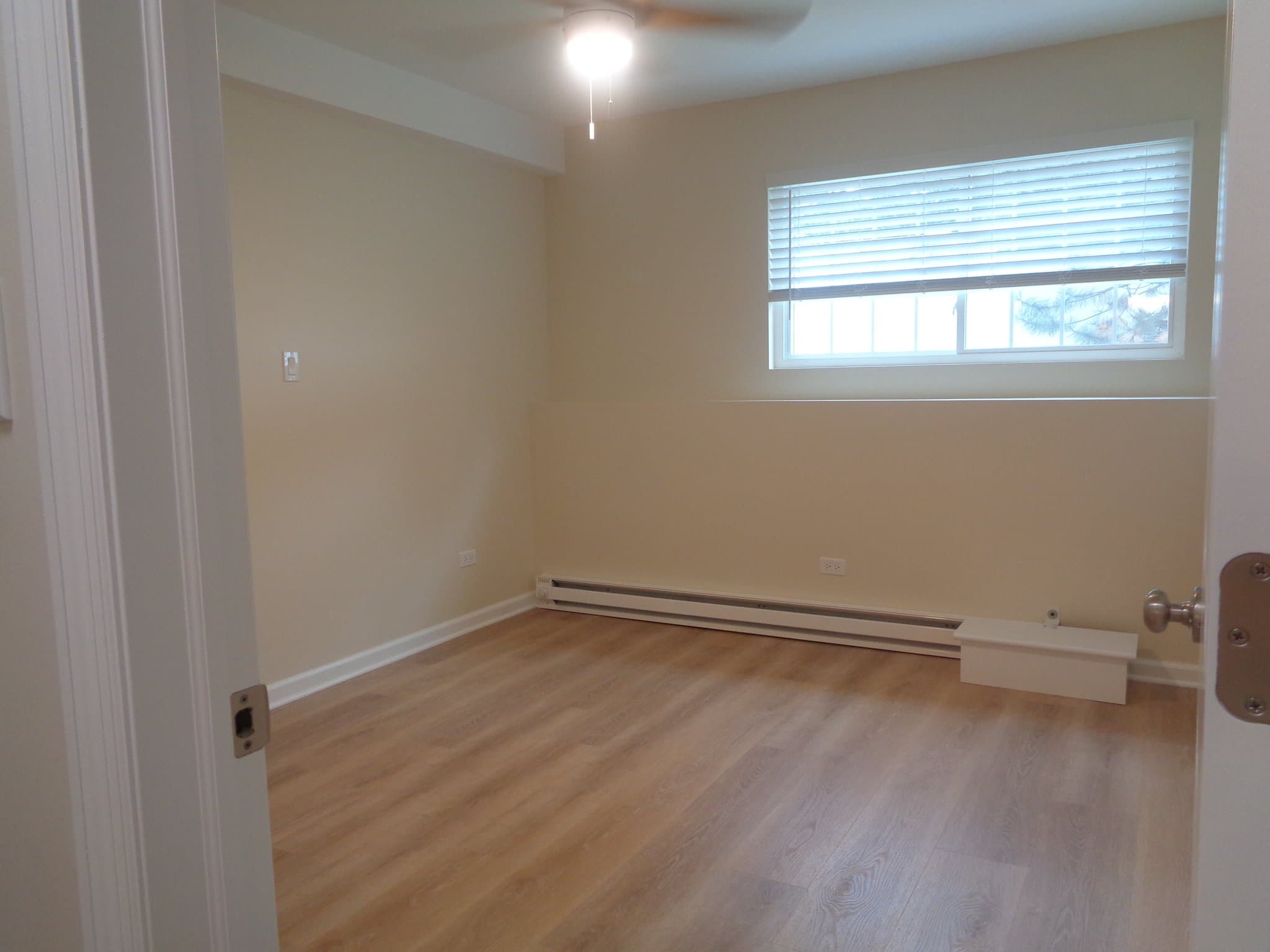 Joliet Apartment: 115 Essington Rd