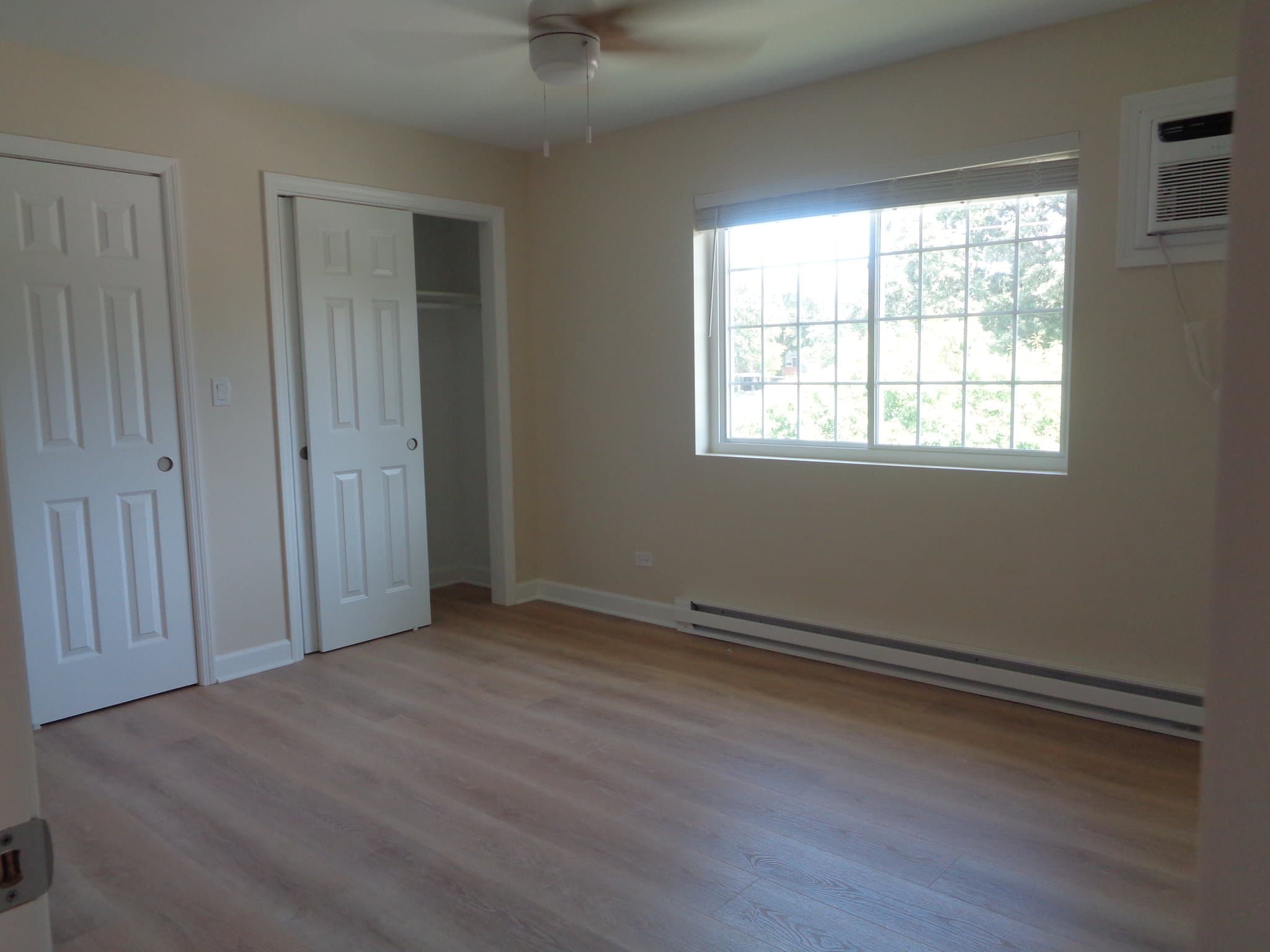 Joliet Apartment: 115 Essington Rd