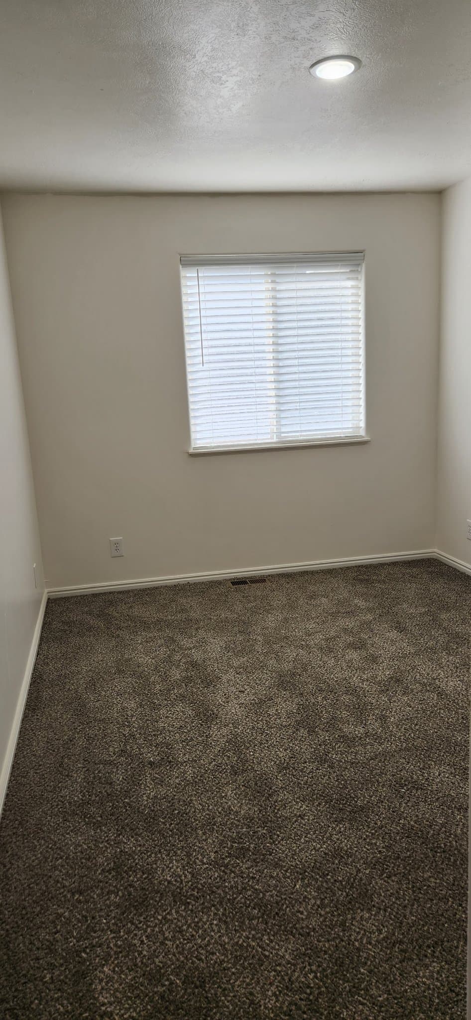 Logan Townhome: 557 W 600 N