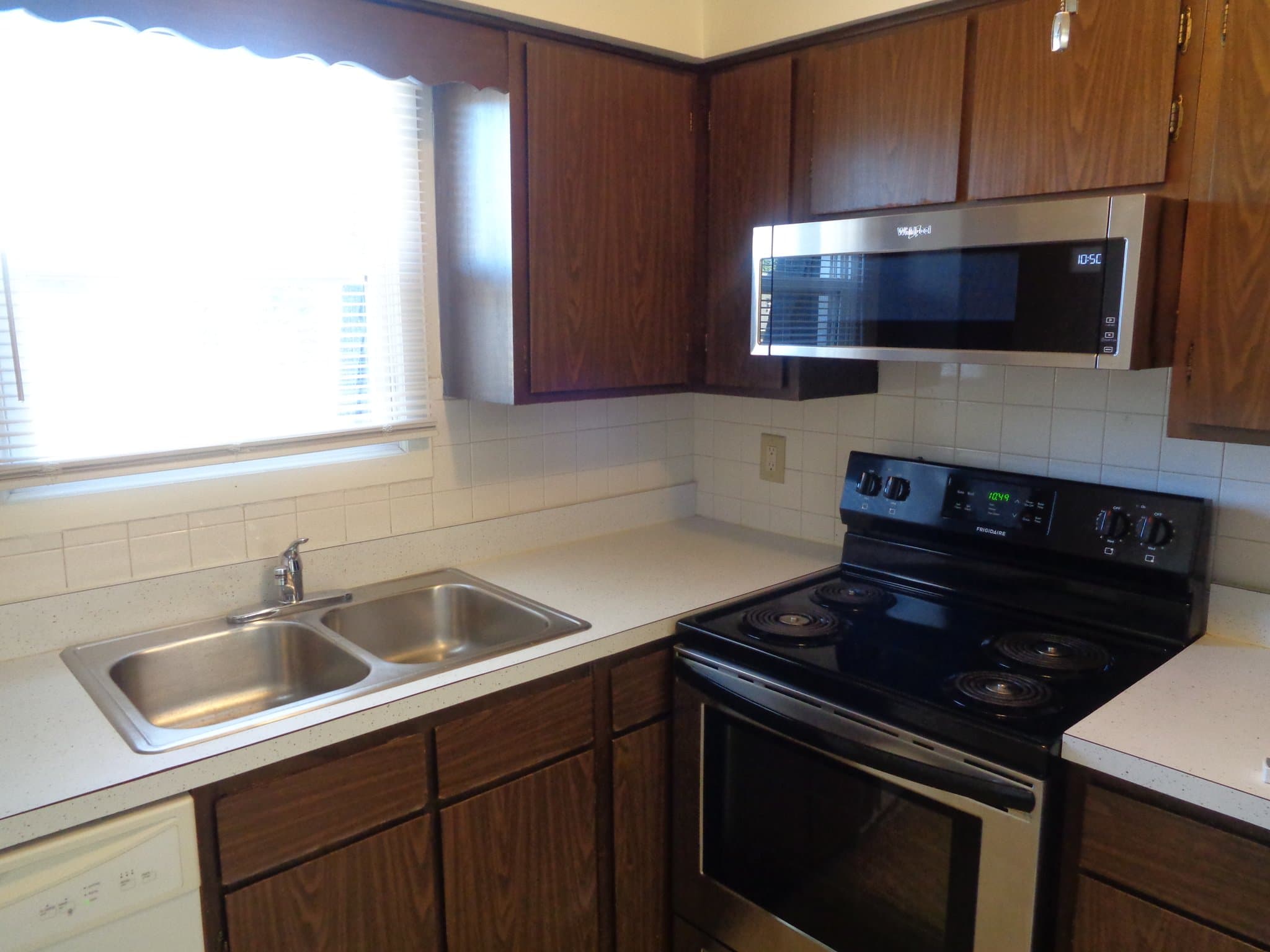 Joliet Apartment: 112 Twin Oaks Drive