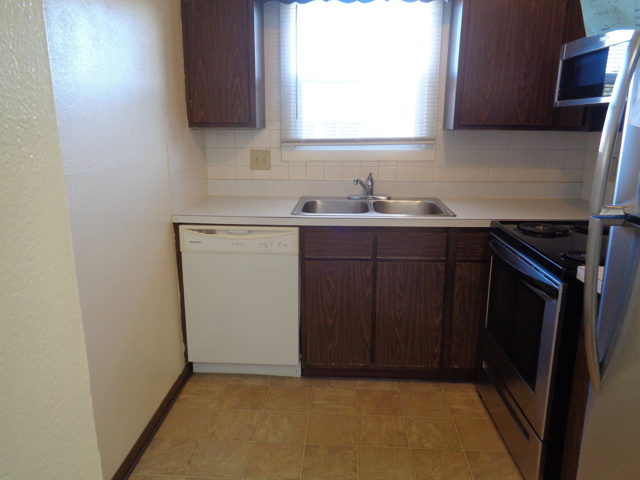 Joliet Apartment: 112 Twin Oaks Drive