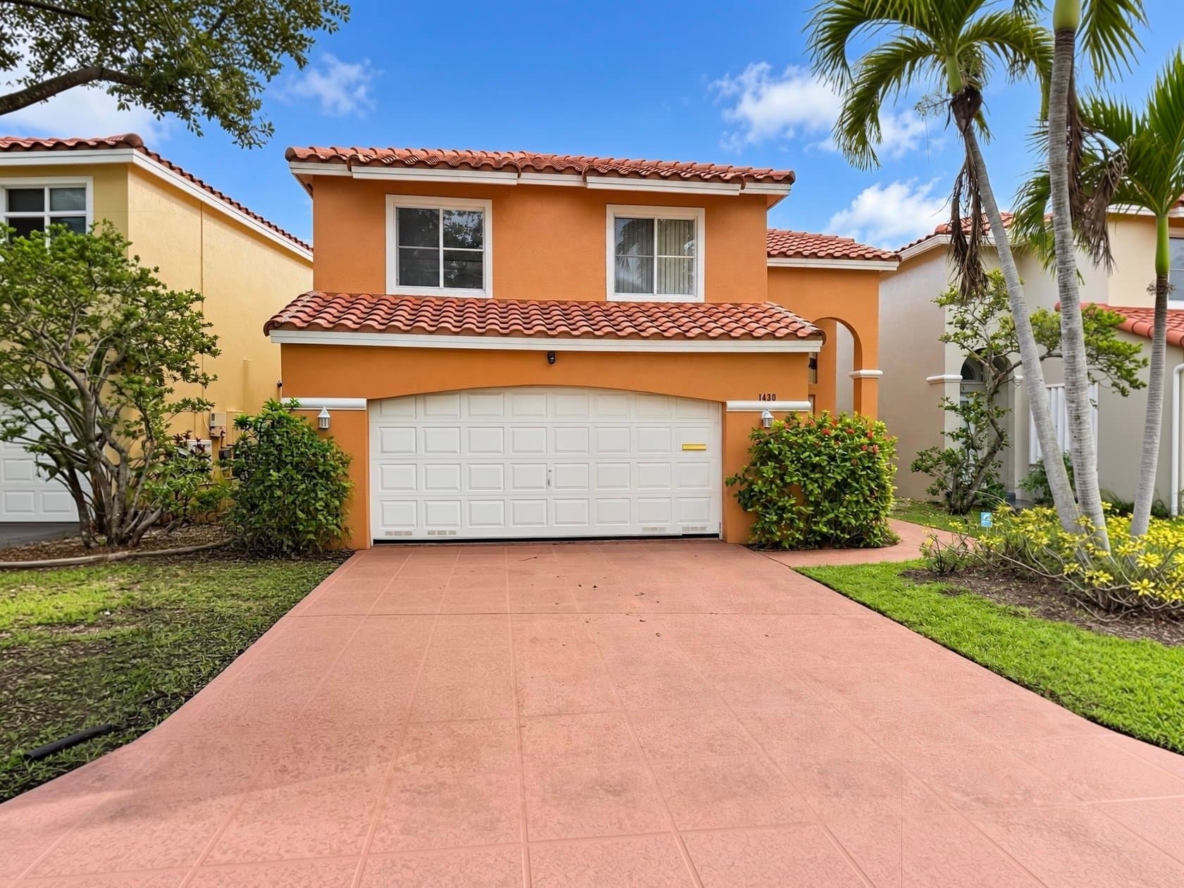 Hollywood House: 1430 N Trafalgar Cir