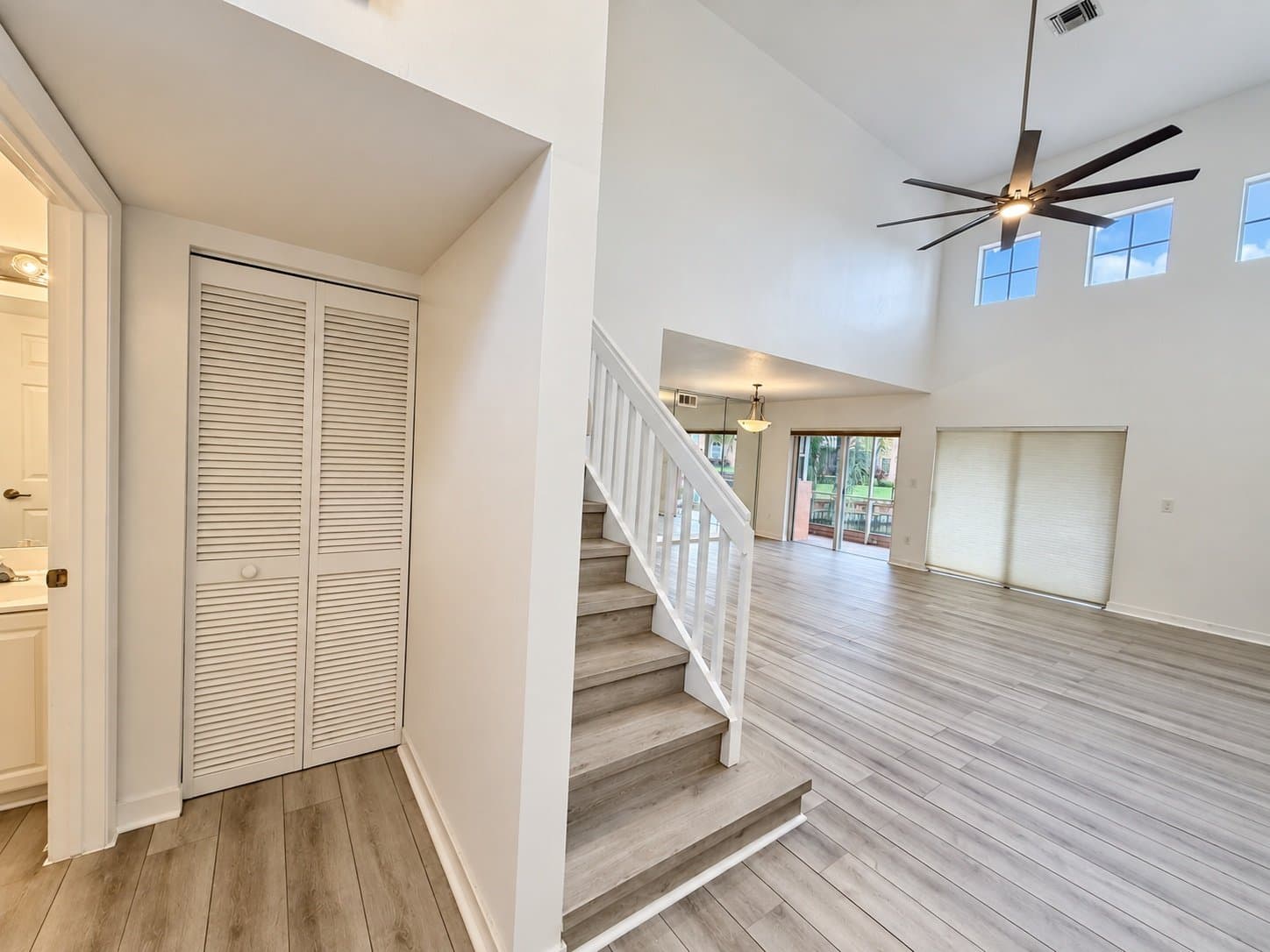 Hollywood House: 1430 N Trafalgar Cir