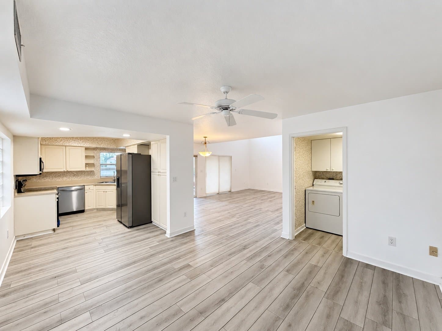 Hollywood House: 1430 N Trafalgar Cir