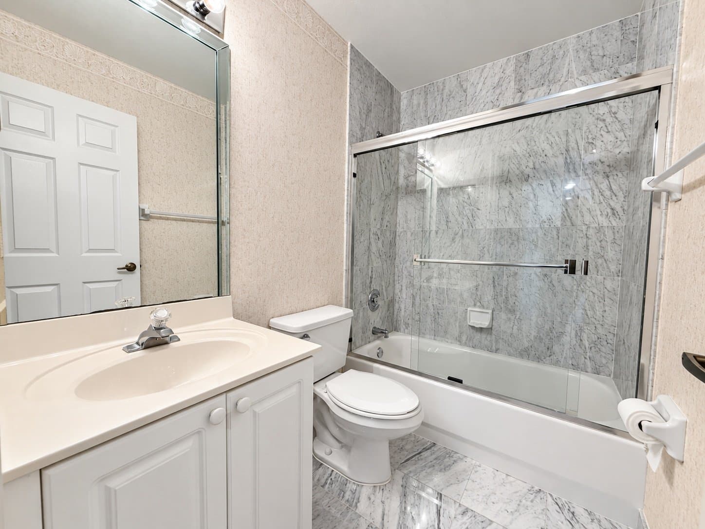 Hollywood House: 1430 N Trafalgar Cir