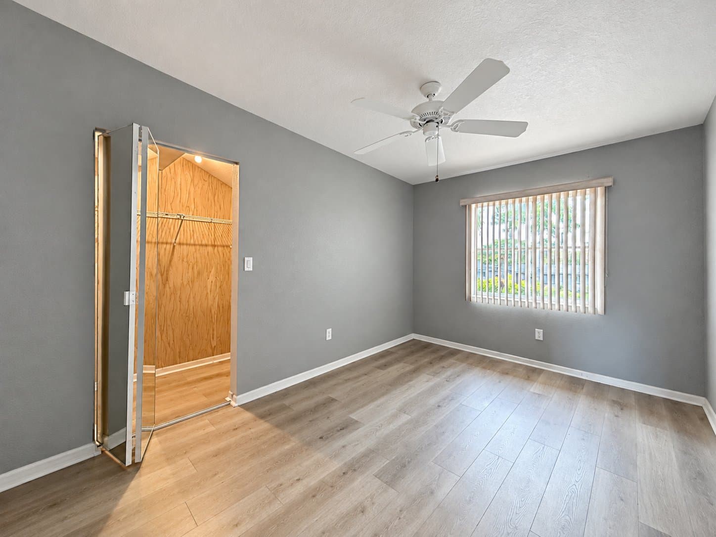 Hollywood House: 1430 N Trafalgar Cir