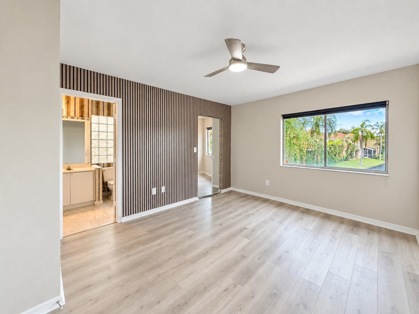 Hollywood House: 1430 N Trafalgar Cir