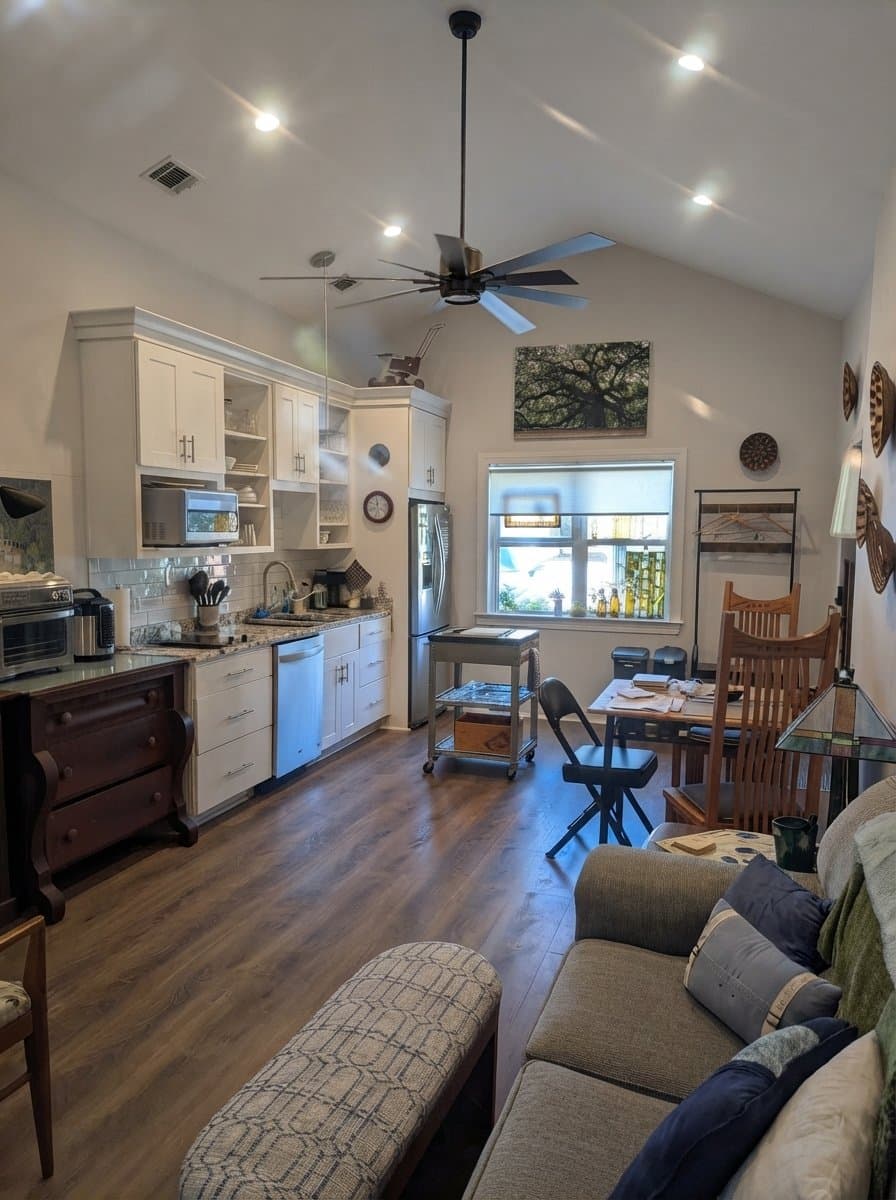 Savannah Apartment: 2066 Raskin Ave