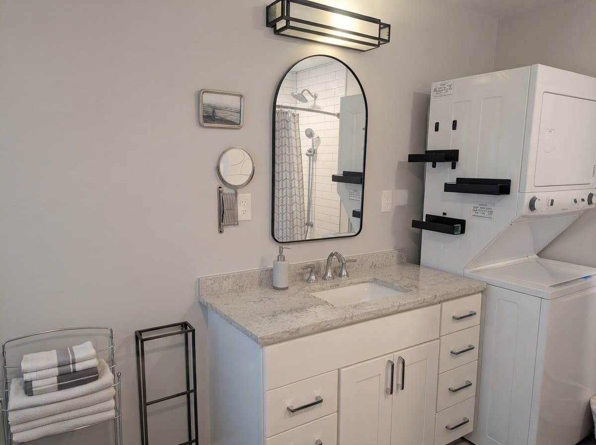 Savannah Apartment: 2066 Raskin Ave
