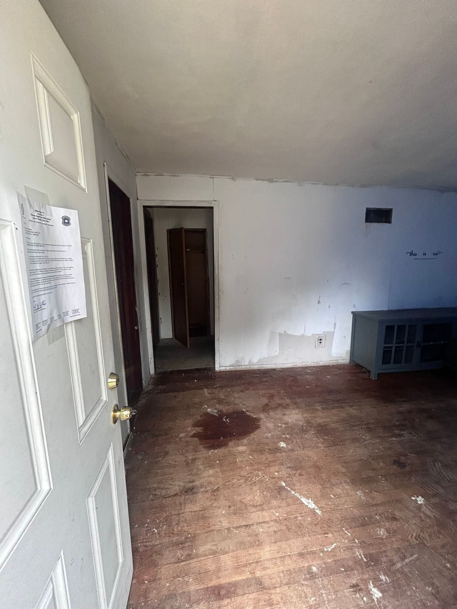 St. Louis House: 238 Connolly Drive