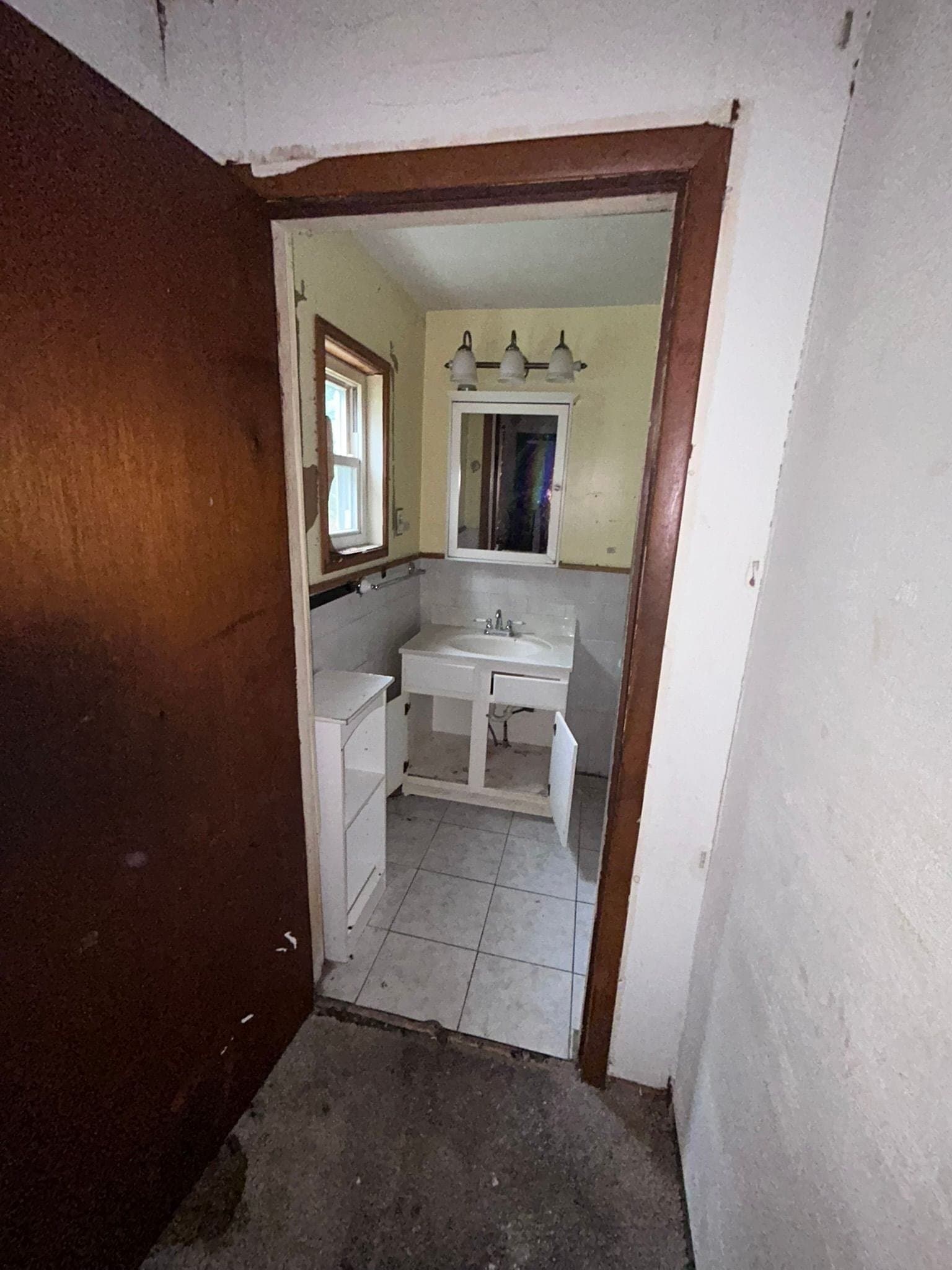 St. Louis House: 238 Connolly Drive