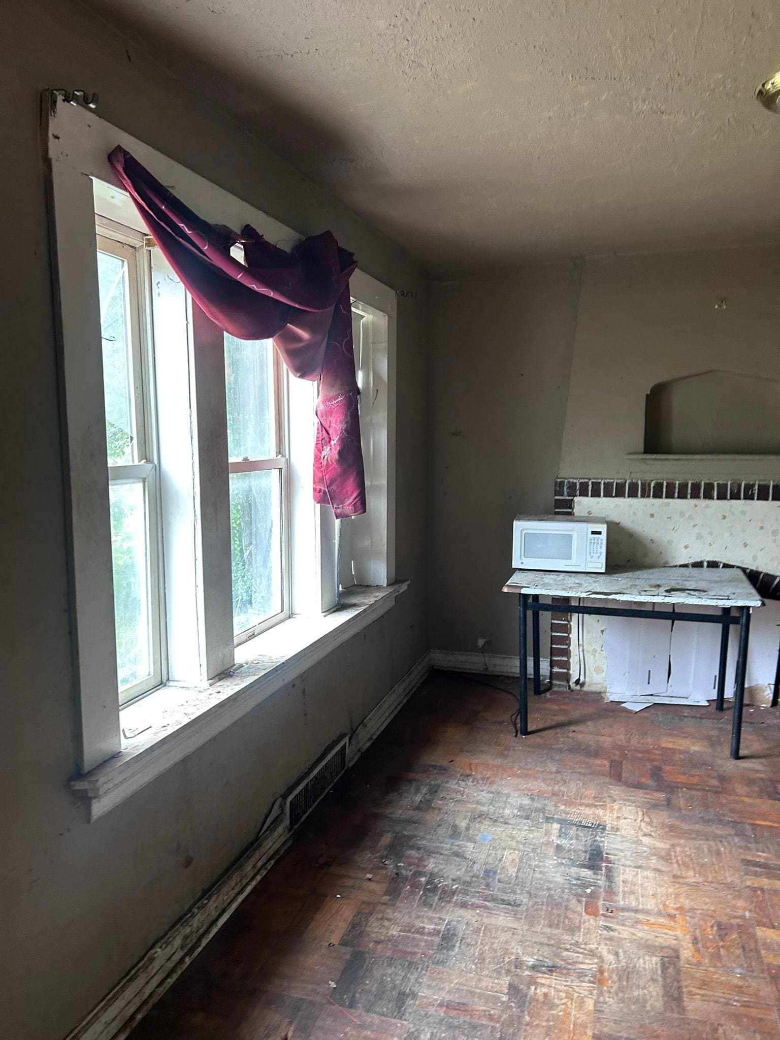 St. Louis House: 5811 Saloma Ave