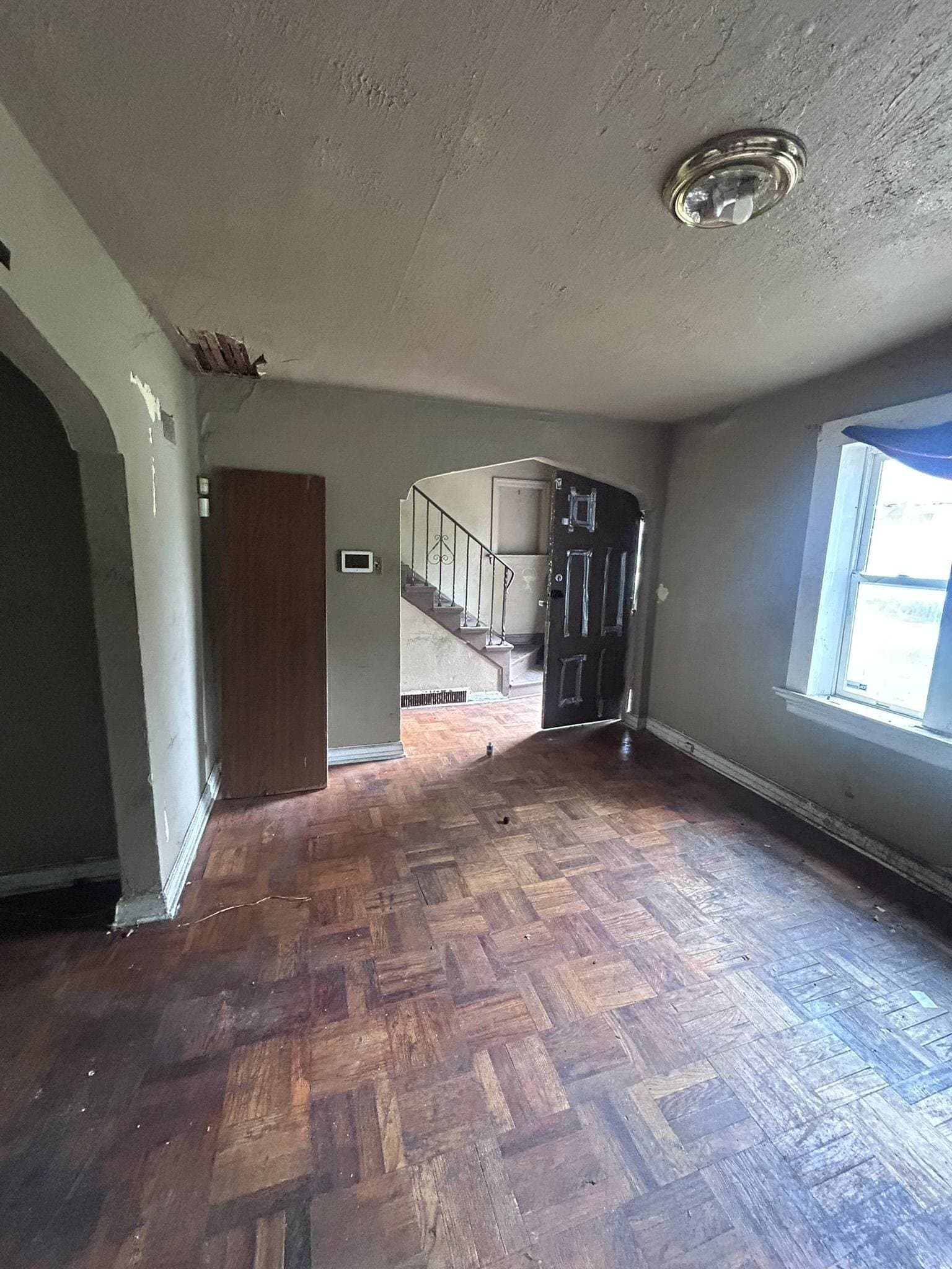 St. Louis House: 5811 Saloma Ave