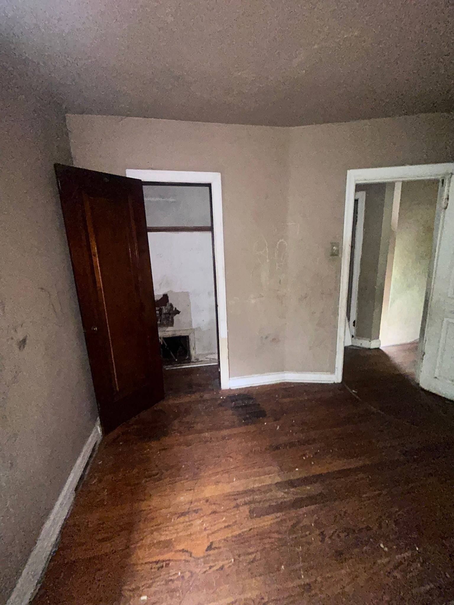 St. Louis House: 5811 Saloma Ave