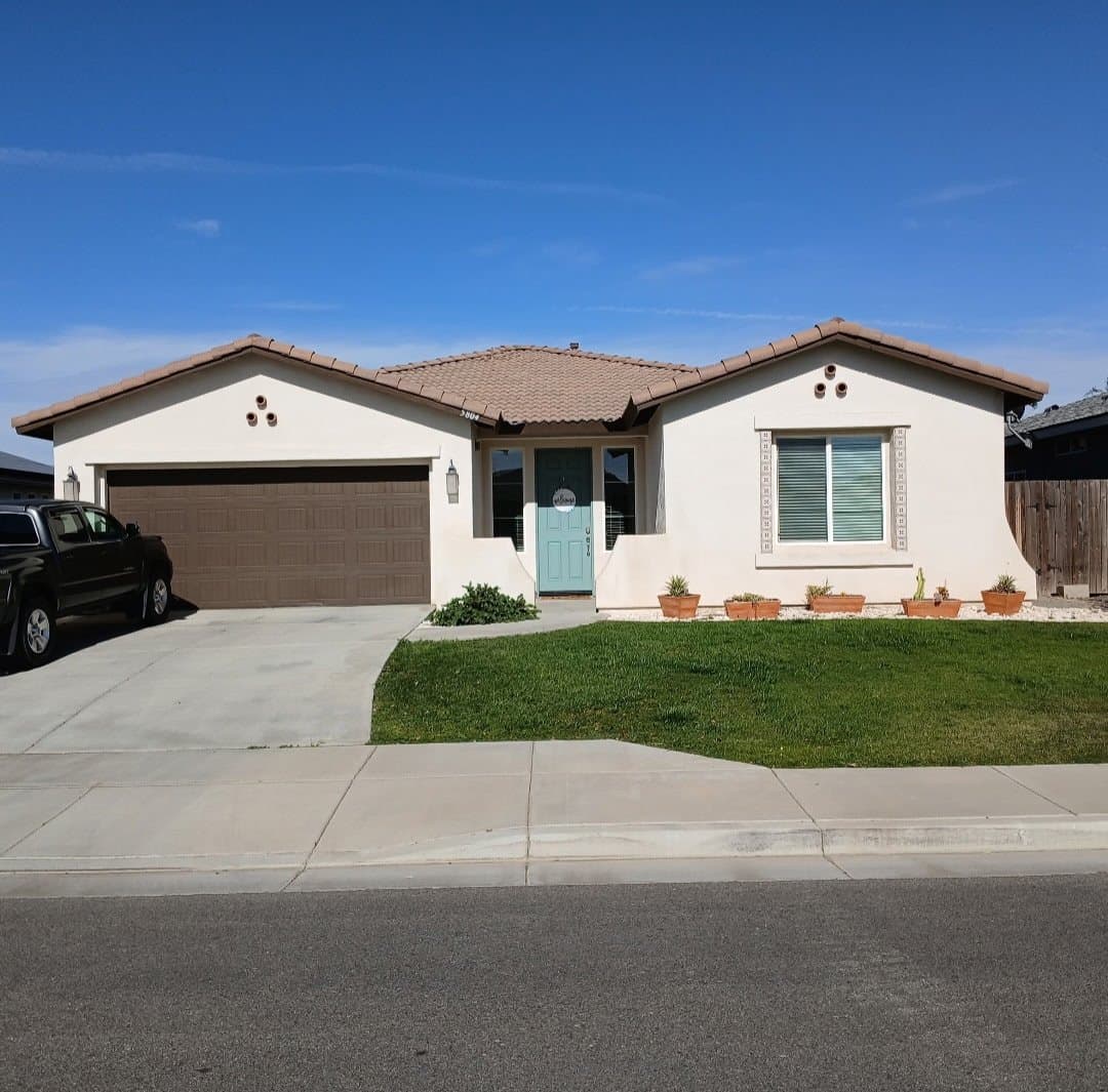 Bakersfield House: 5804 Neutra Dr