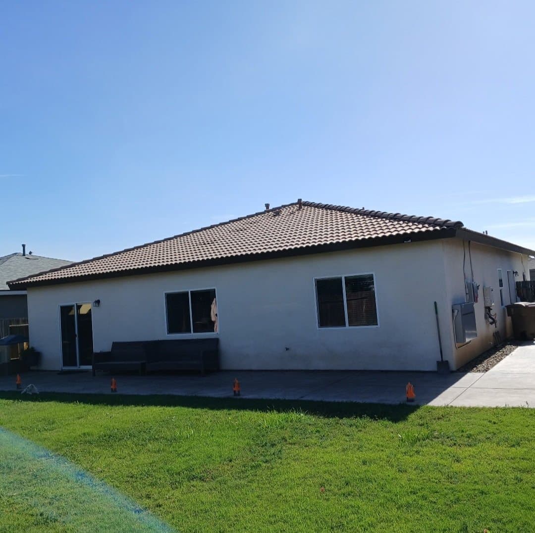 Bakersfield House: 5804 Neutra Dr