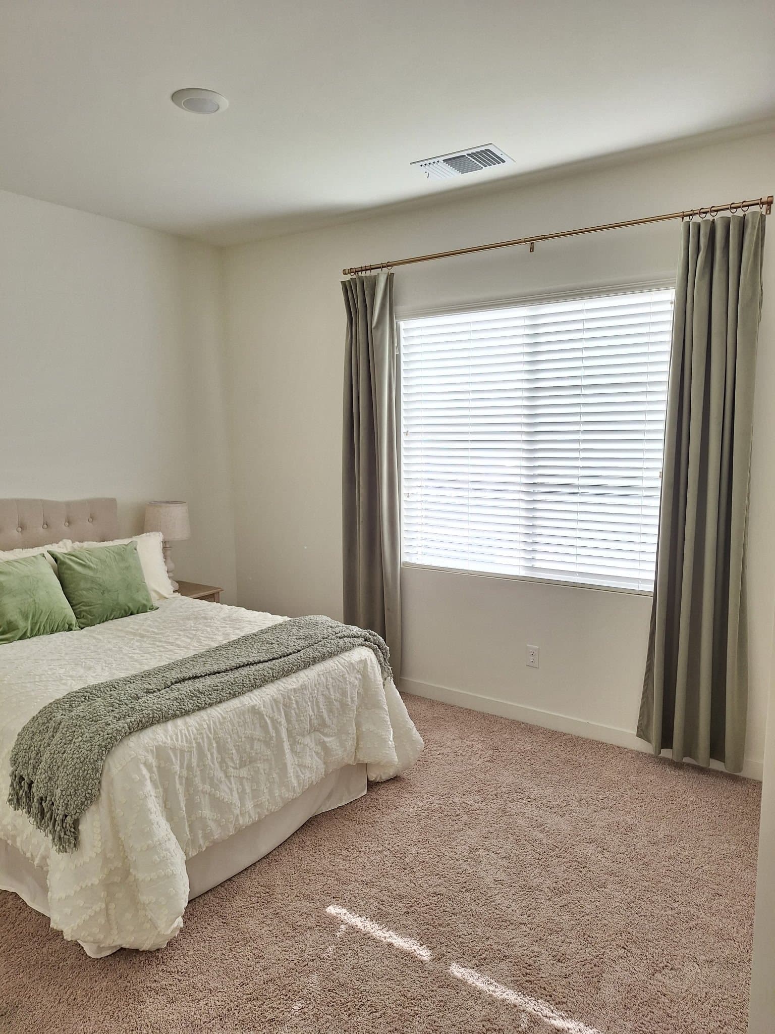 Bakersfield House: 5804 Neutra Dr