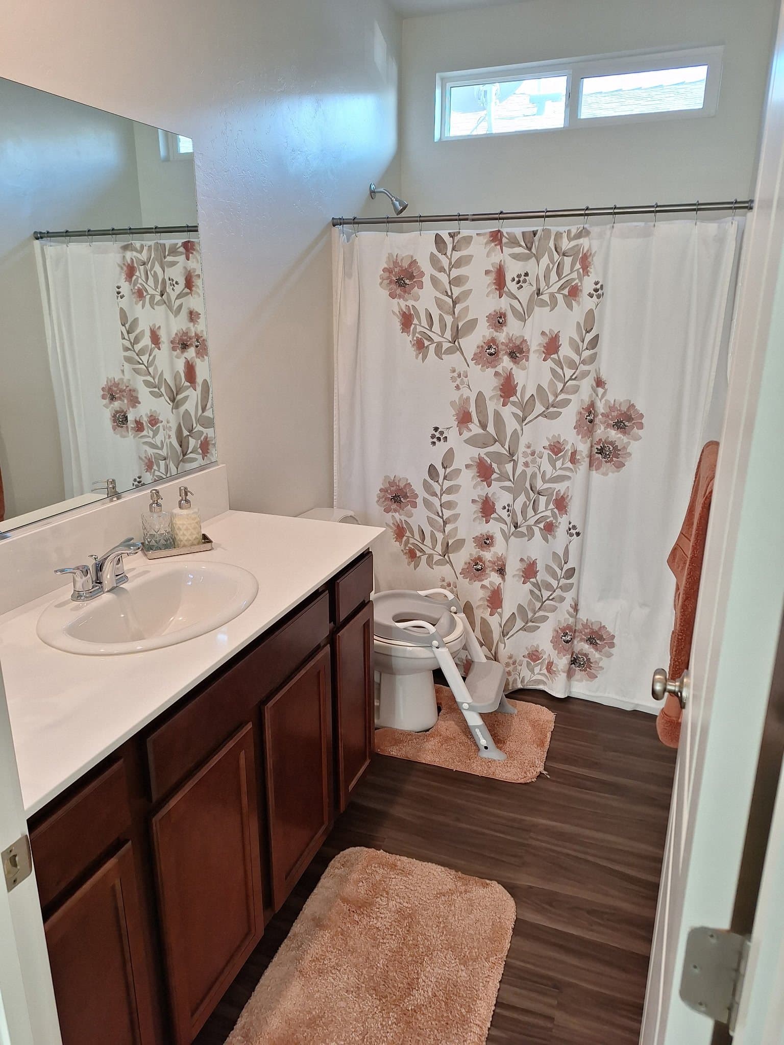 Bakersfield House: 5804 Neutra Dr
