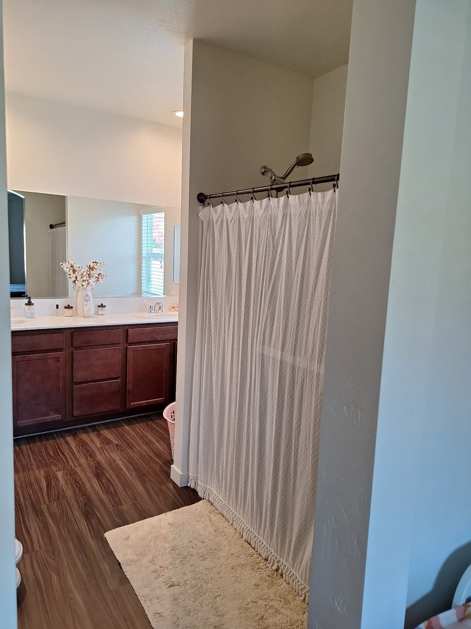 Bakersfield House: 5804 Neutra Dr