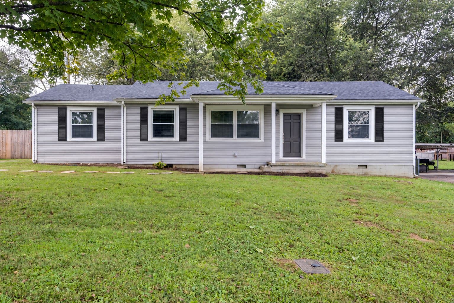 Gallatin House: 904 Bentley Cir