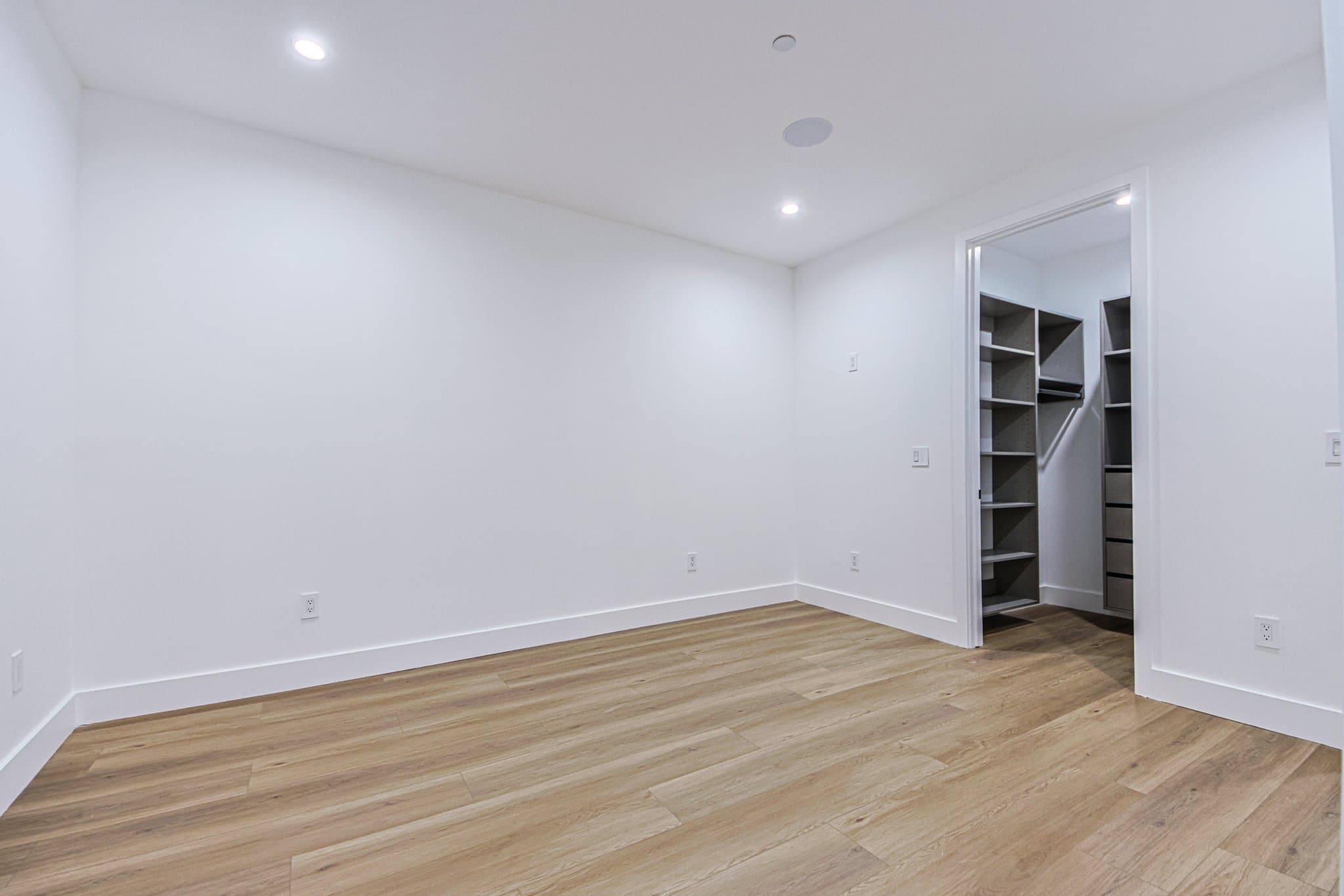 Los Angeles Multiplex: 6142 Alcott St