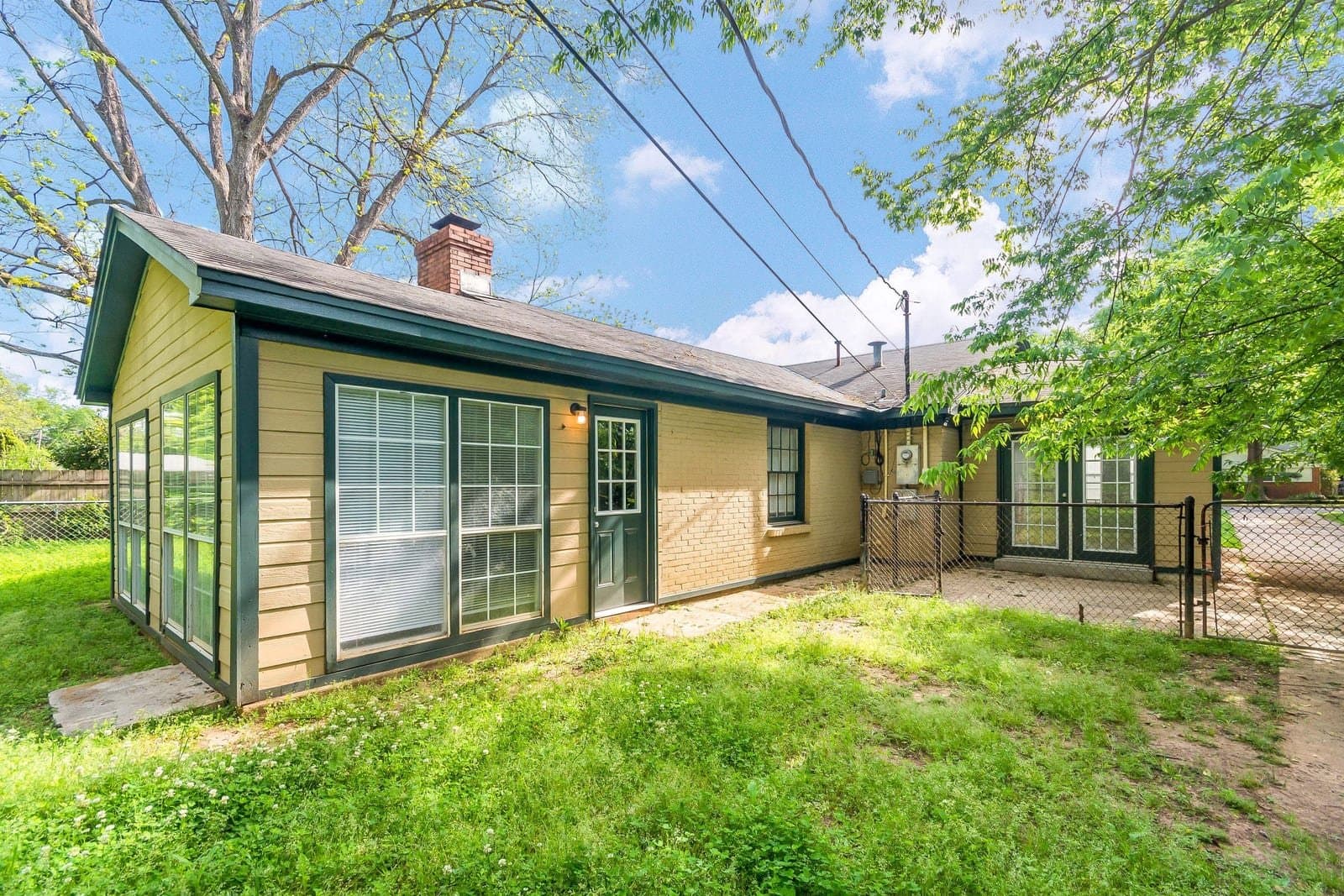 Montgomery House: 973 Parkwood Court