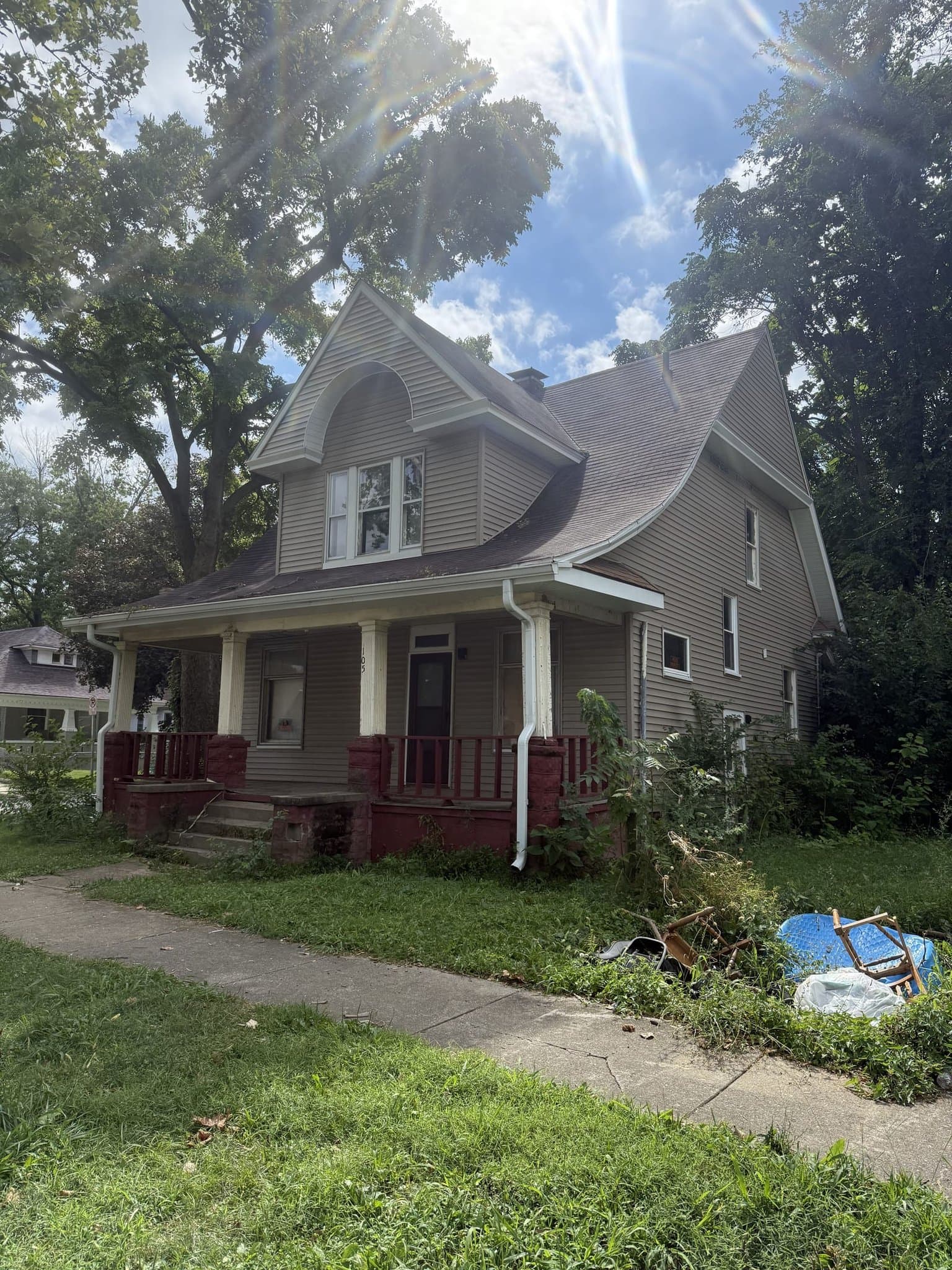 Decatur House: 105 N Illinois St