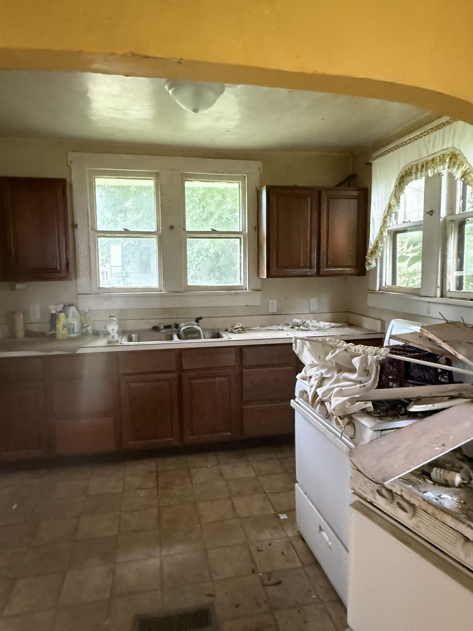 Decatur House: 105 N Illinois St