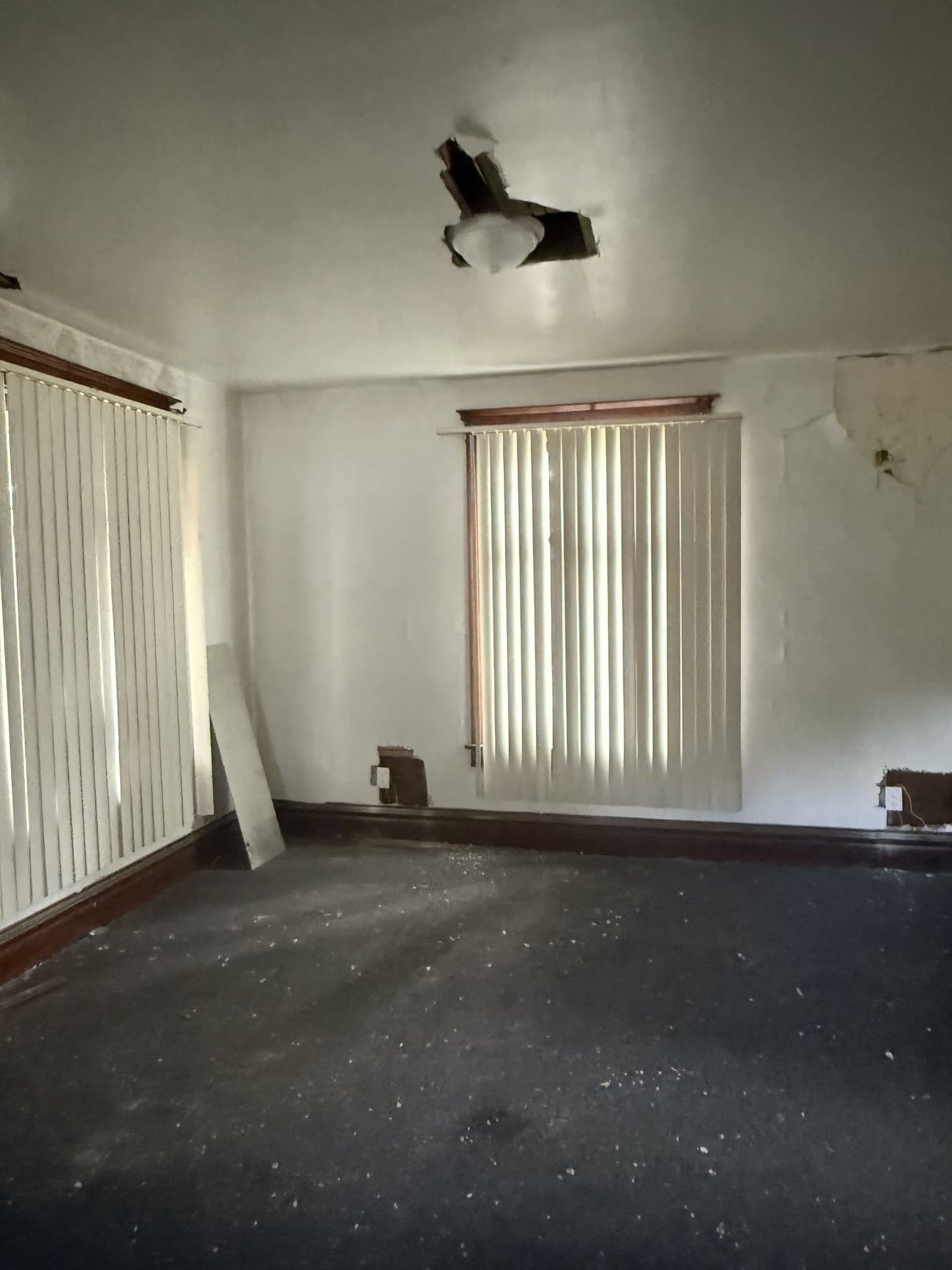 Decatur House: 105 N Illinois St