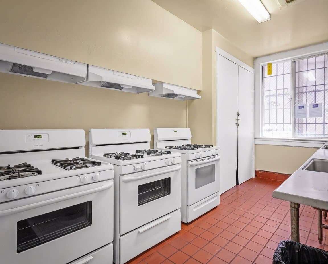 Los Angeles Apartment: 1315 S Flower St
