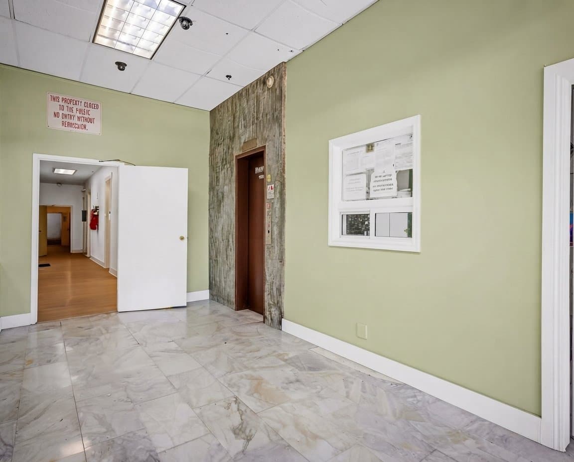 Los Angeles Apartment: 1315 S Flower St