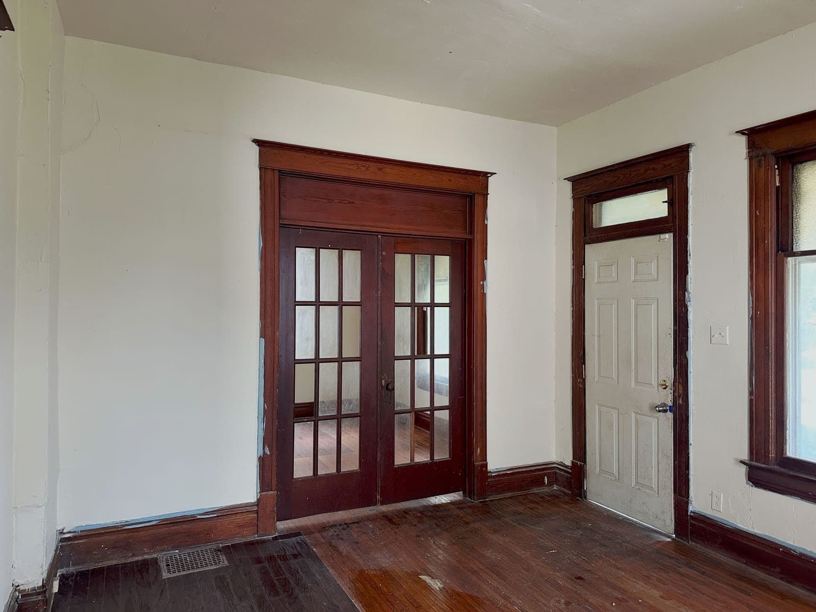 Decatur House: 1143 E Cleveland Ave