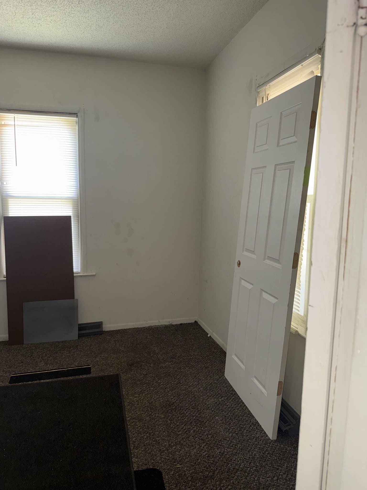 Decatur House: 1175 E Division St