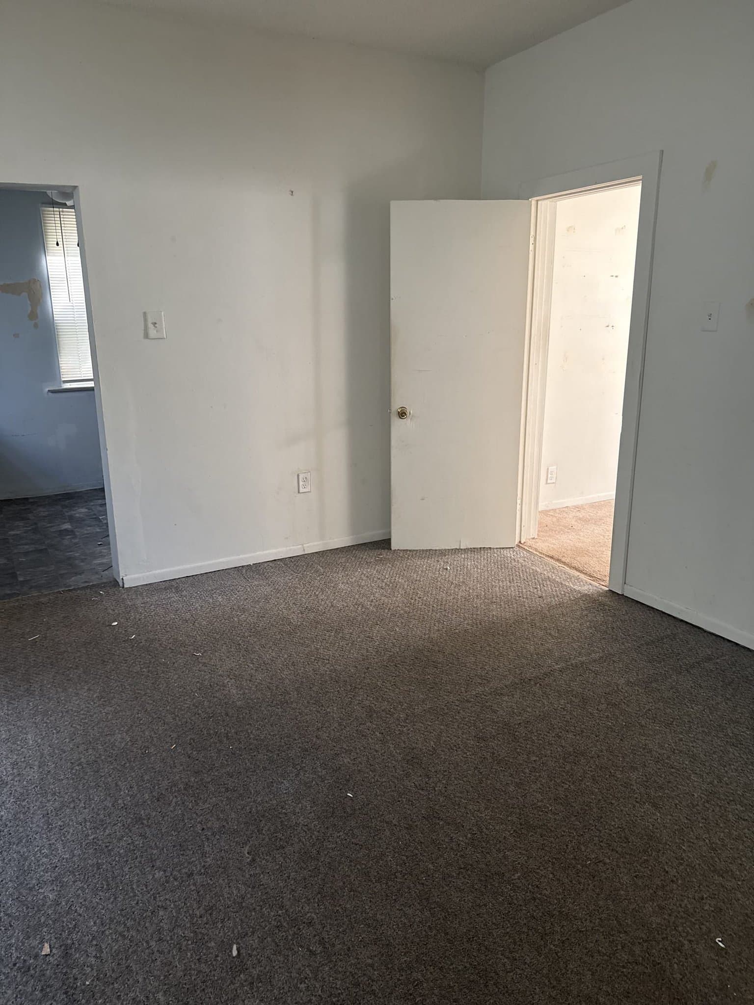 Decatur House: 1175 E Division St