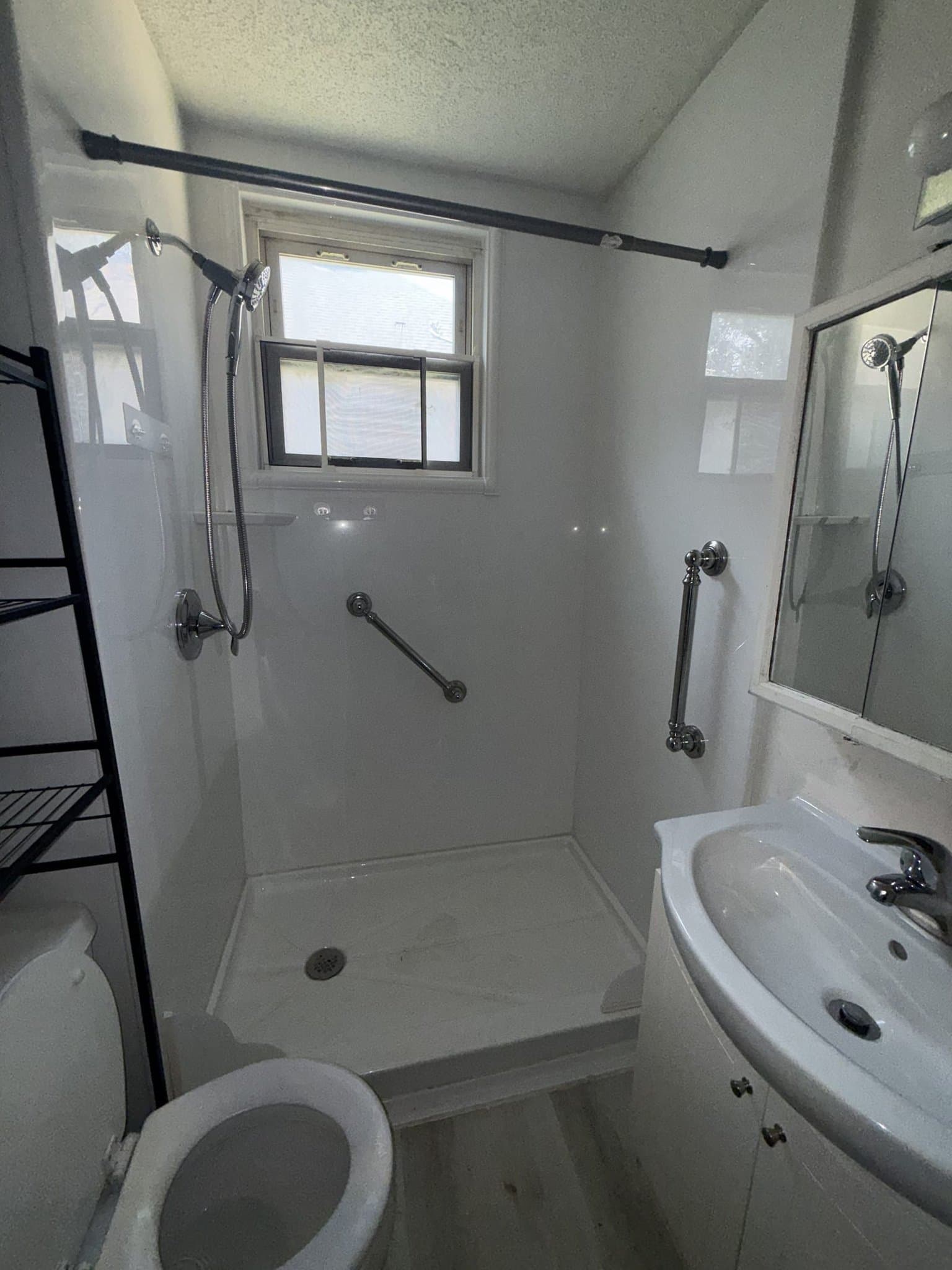 Decatur House: 1175 E Division St