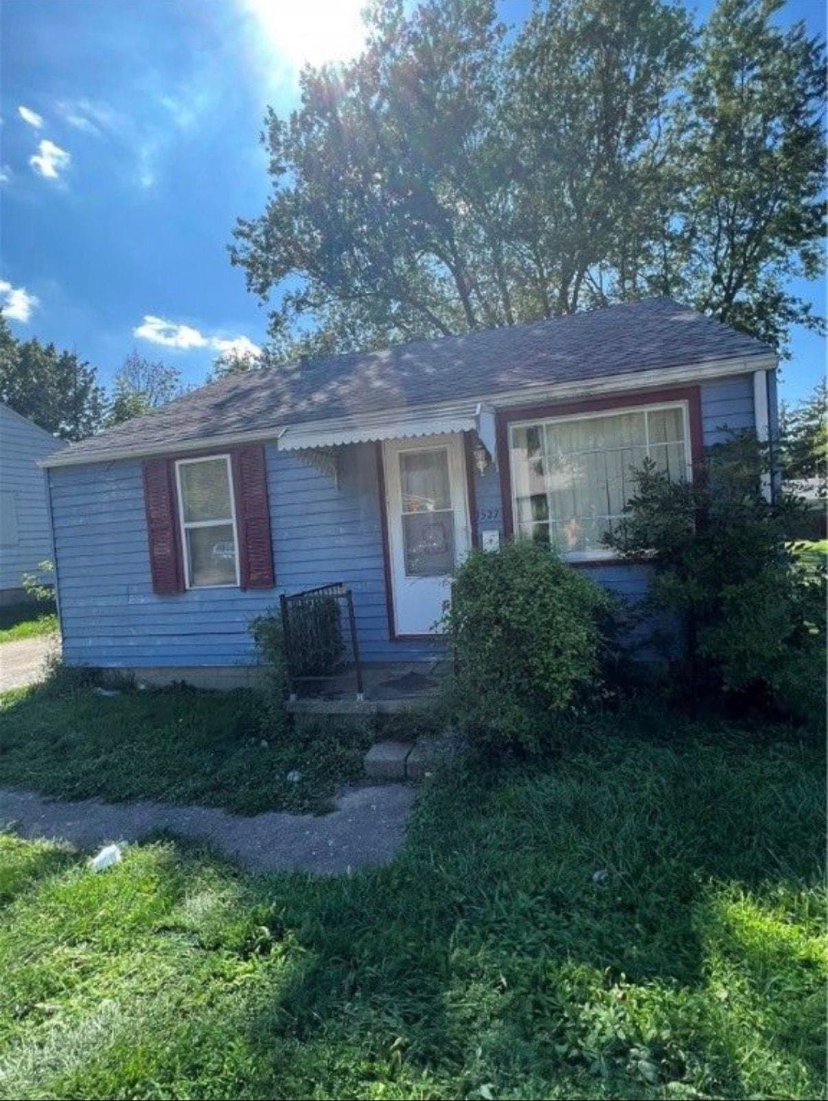 Decatur House: 1527 N Oakland Ave