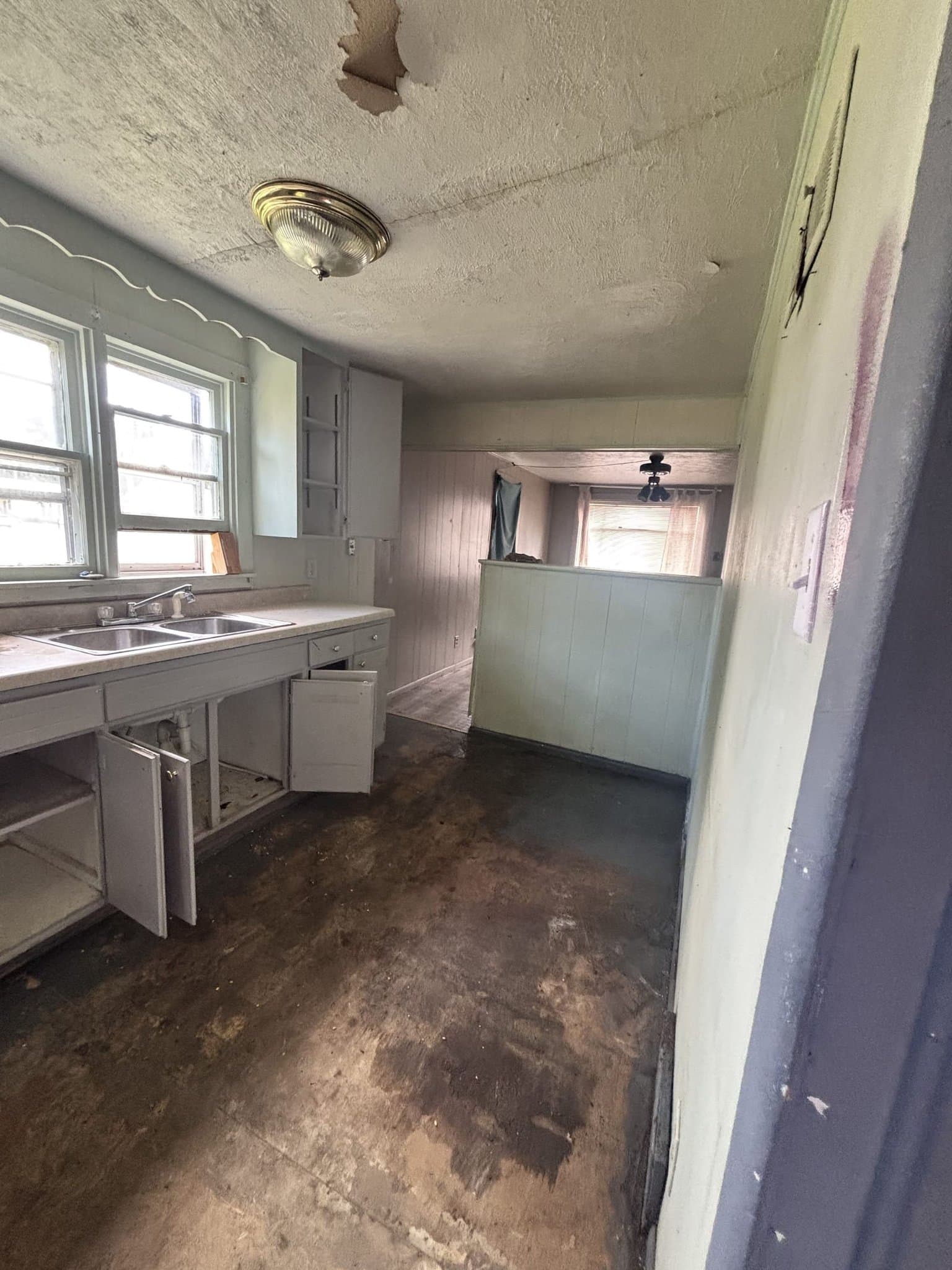 Decatur House: 1527 N Oakland Ave