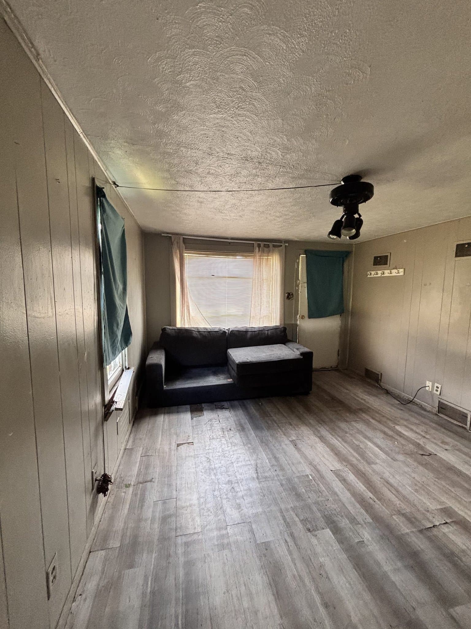 Decatur House: 1527 N Oakland Ave