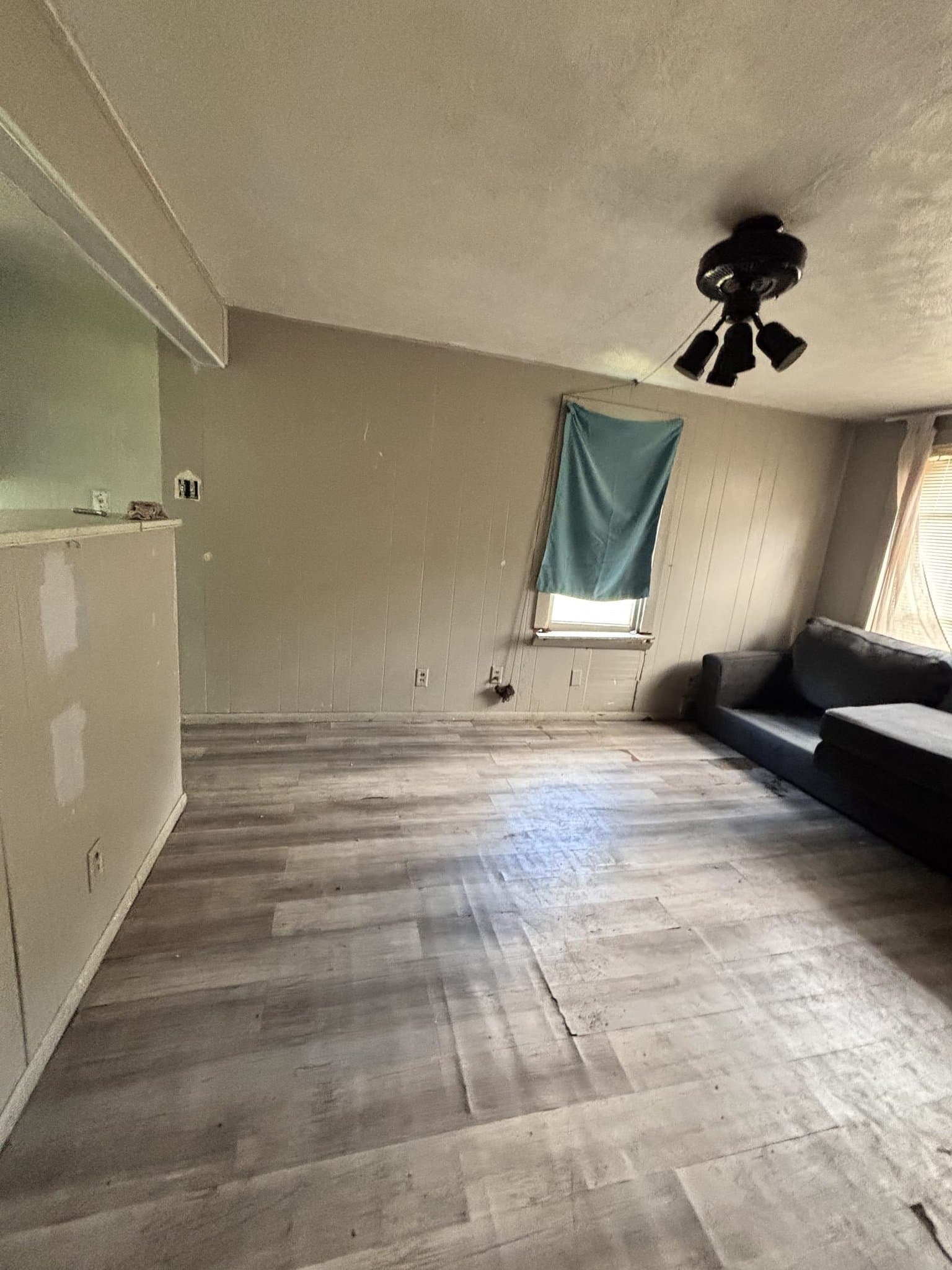 Decatur House: 1527 N Oakland Ave