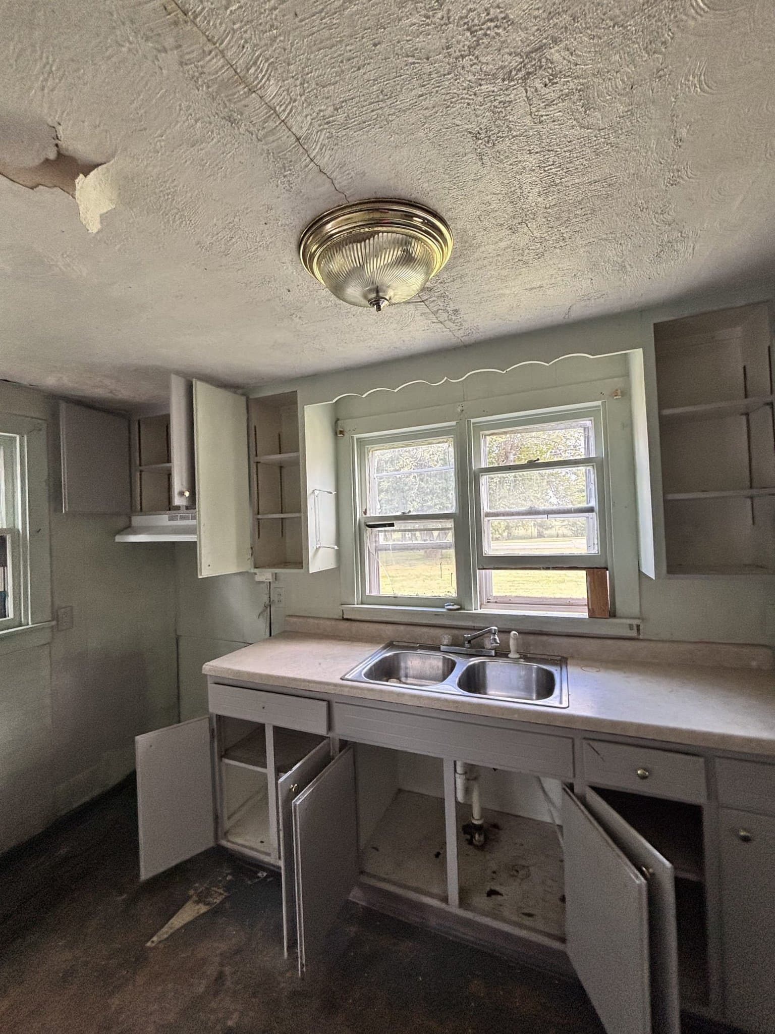 Decatur House: 1527 N Oakland Ave