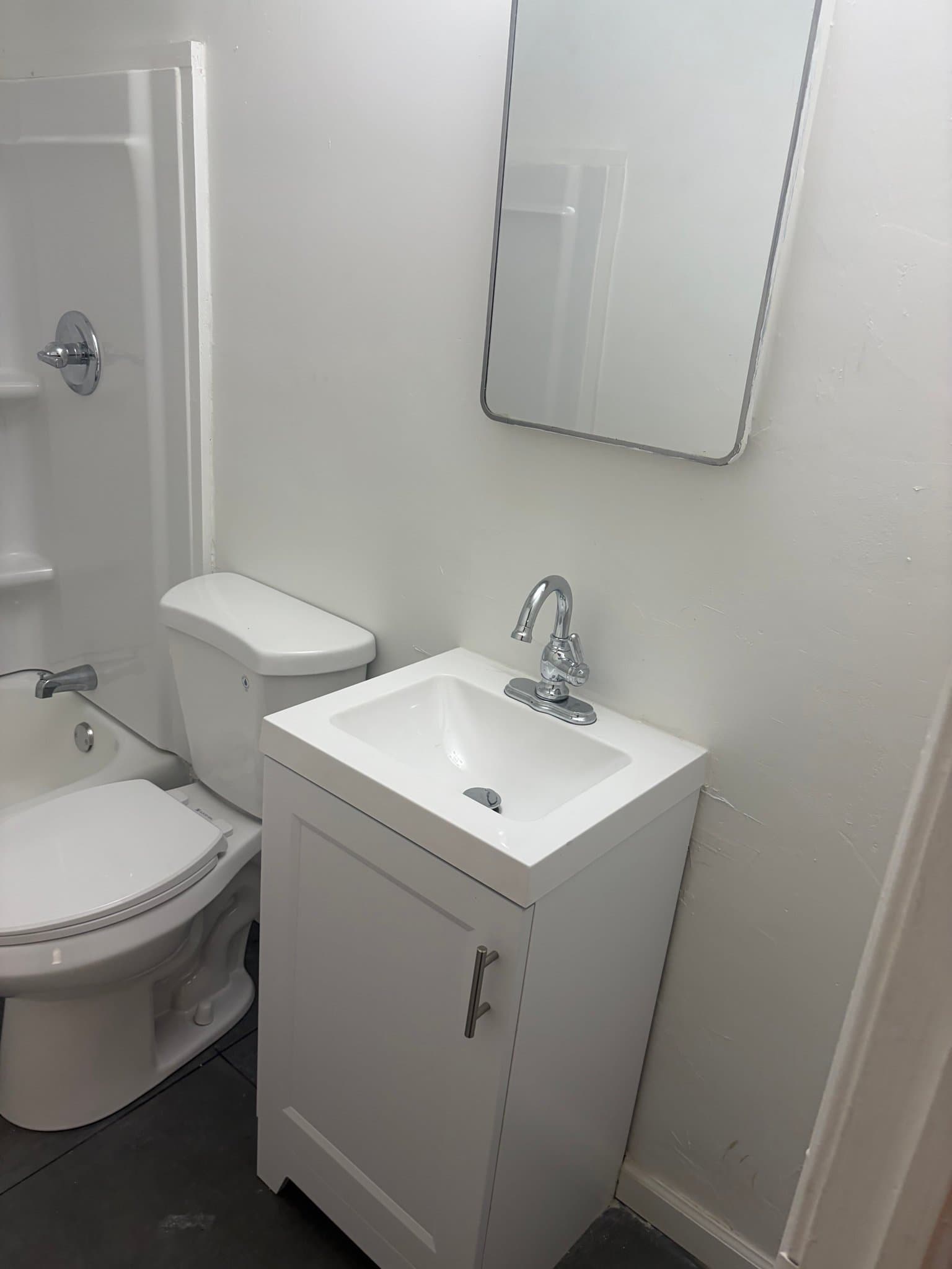 Albany House: 411 Louis Avenue