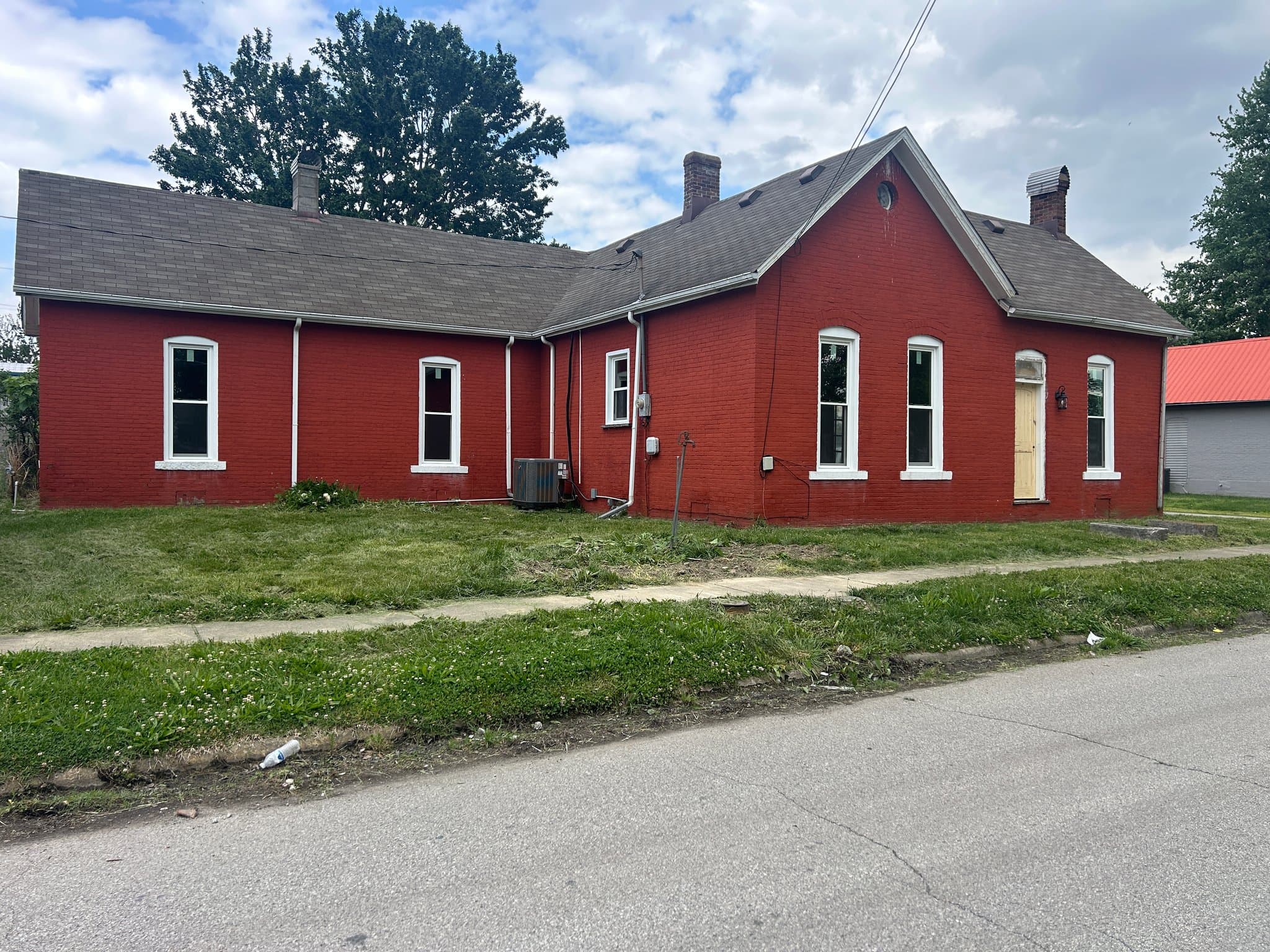 Crothersville House: 300 w Howard street