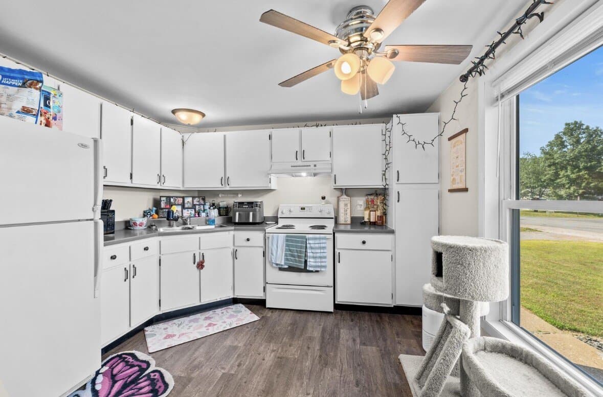 Plover Multiplex: 3431 Evergreen Dr Unit Apt 2