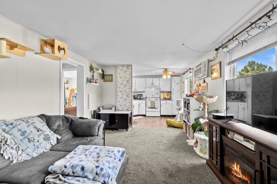 Plover Multiplex: 3431 Evergreen Dr Unit Apt 2