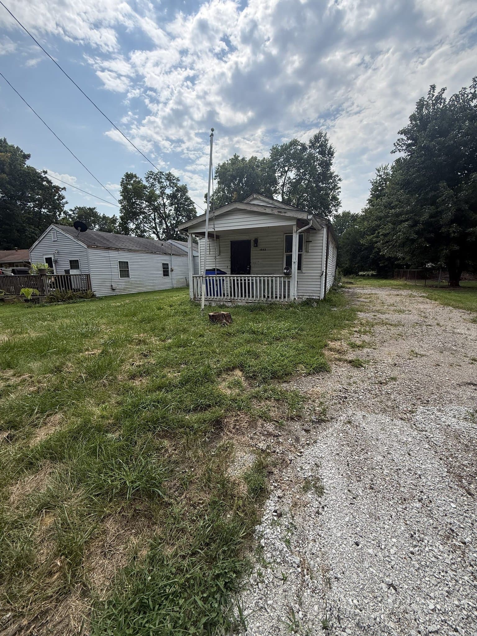 Decatur House: 1963 N 31st St